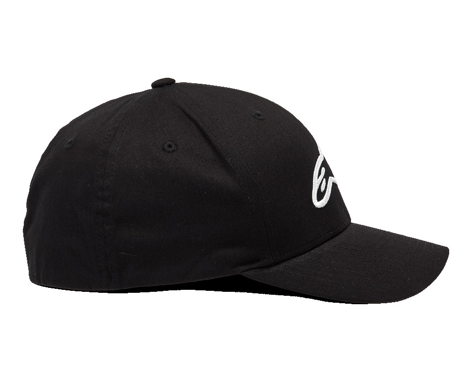 Alpinestars Ageless Curve Hat, czarno-biała czapka z daszkiem, widok z boku prezentujący zakrzywiony daszek i białe haftowane logo 3D, codzienna odzież sportowa