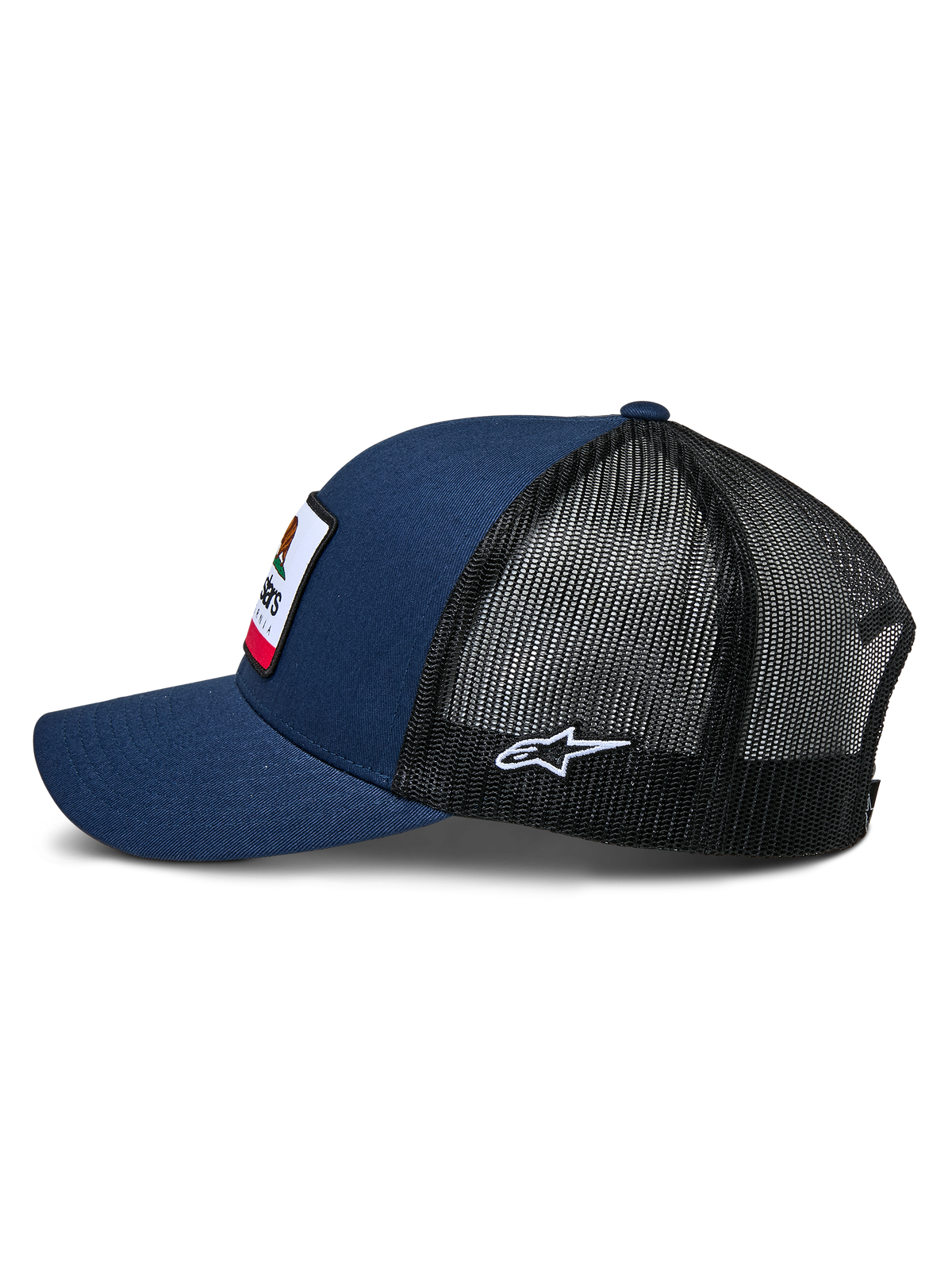 Czapka Alpinestars Cali 2.0, granatowo-czarna, widok z boku, przód z tkaniny twill z tkaną naszywką merrow, czarny tył z poliestrowej siatki z białym haftowanym logo gwiazdy, zakrzywiony daszek, codzienne nakrycie głowy inspirowane sportami motorowymi