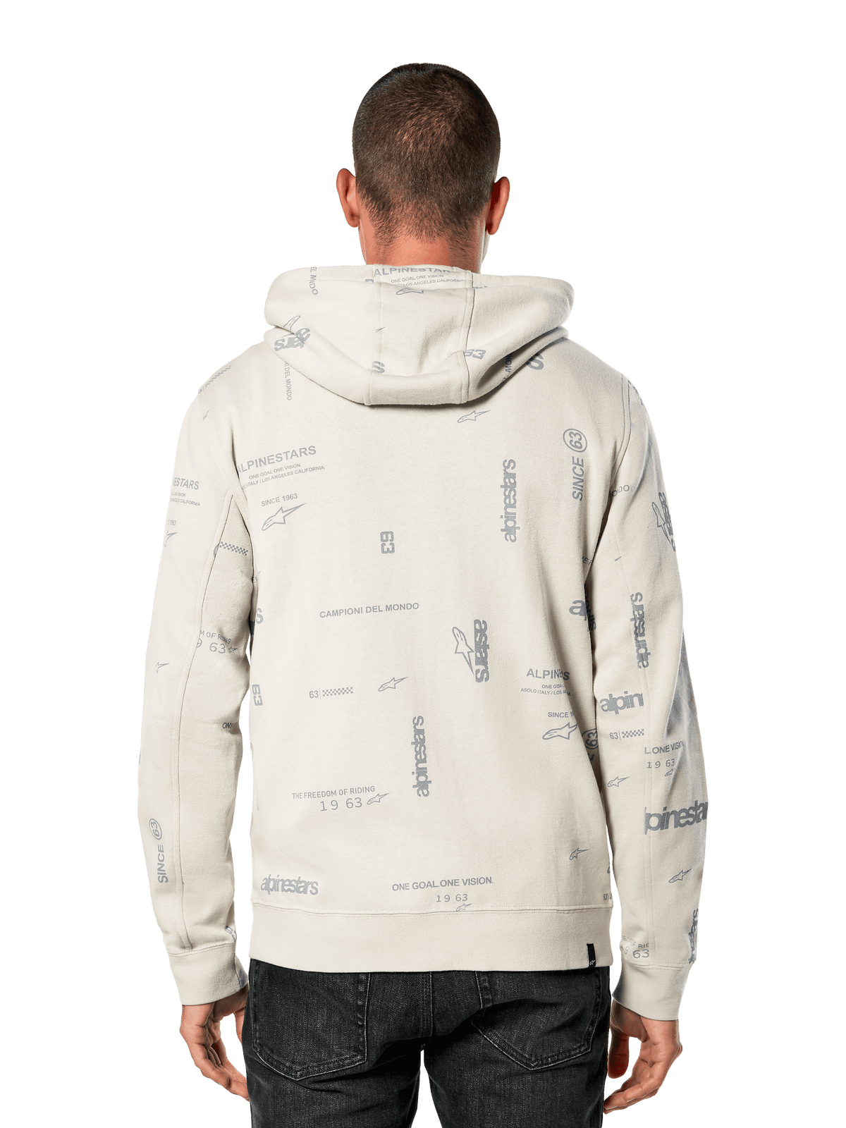 Alpinestars Plenitude Hoodie, widok z tyłu, kolor off-white z szarym nadrukiem na całej powierzchni przedstawiającym hasła i logo marki, codzienna odzież sportowa, ściągacze przy mankietach i na dole, bluza z kapturem do noszenia na co dzień