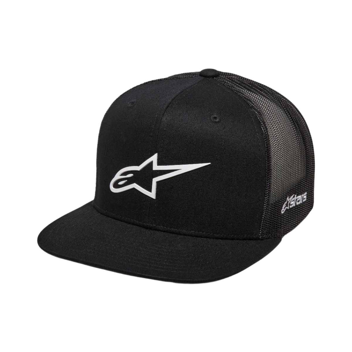 Alpinestars 3D Ageless Trucker Hat, czarna czapka typu trucker, białe logo Alpinestars, płaski daszek, sztywna korona, czarny tył z siateczki, codzienna odzież sportowa inspirowana motorsportem
