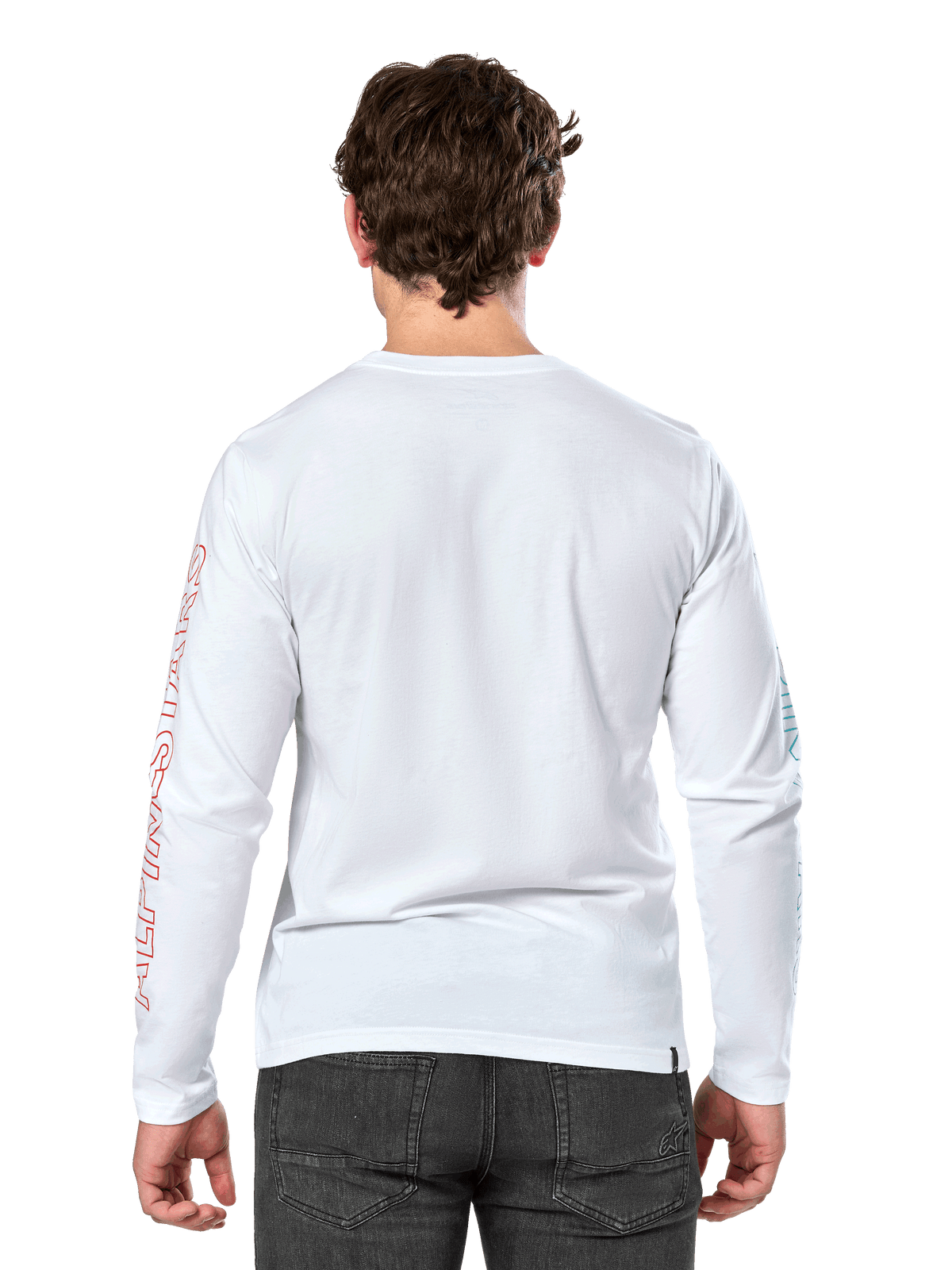 Alpinestars Ayess Csf Tee, koszulka z długim rękawem, biała, widok z tyłu, czerwony napis Alpinestars na prawym rękawie i niebieskie grafiki na lewym rękawie, codzienna odzież streetwearowa inspirowana motorsportem
