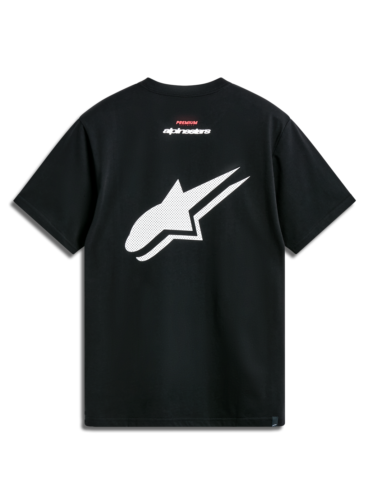 Alpinestars Formulate Csf Tee, koszulka z krótkim rękawem, czarna, widok z tyłu z dużym białym perforowanym logo Astars oraz czerwono-białym brandingiem tekstowym, codzienna odzież uliczna w stylu motorsport