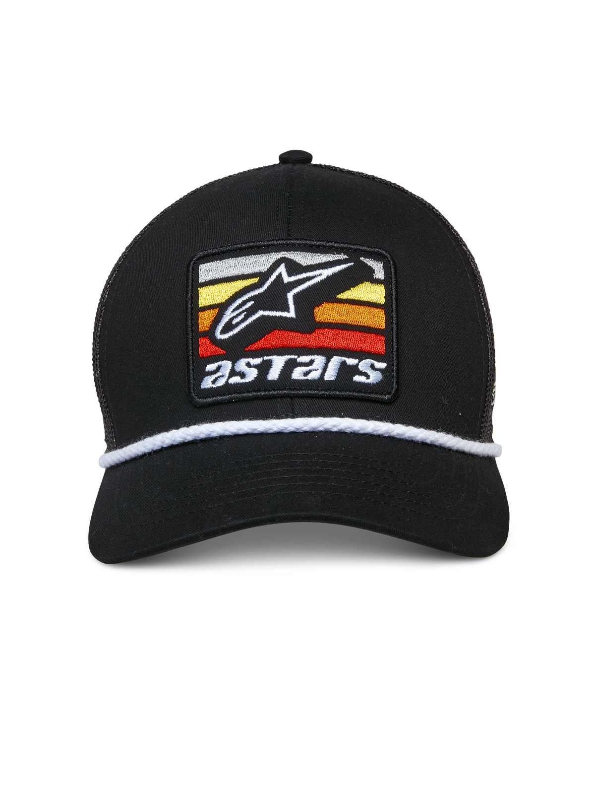 Alpinestars Selica Trucker Hat, czarna czapka typu trucker, z przodu haftowana naszywka z białym logo Astars i kolorowymi pasami, biały pleciony sznurek, zakrzywiony daszek, strukturalna korona, styl streetwear inspirowany motorsportem