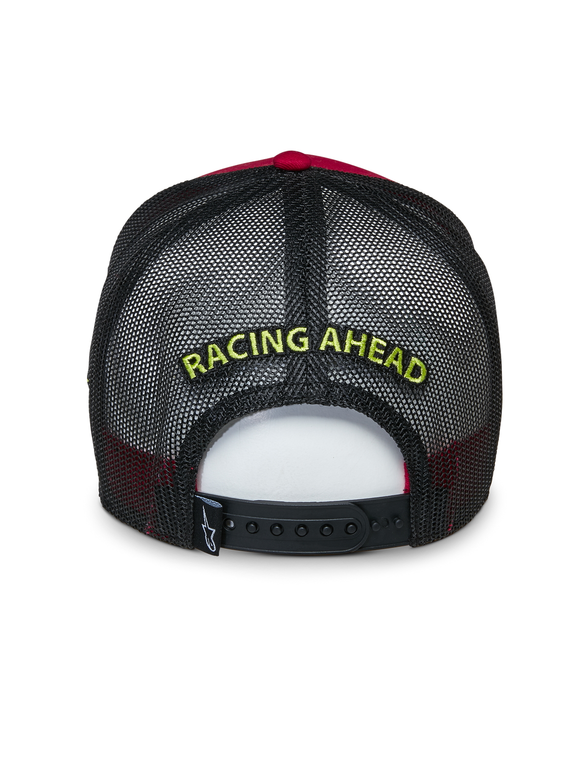 Alpinestars Exceed Trucker Hat, widok z tyłu, czerwono-czarna, żółty haft „RACING AHEAD” na czarnej siateczce, regulowane zapięcie snapback, codzienne sportowe nakrycie głowy
