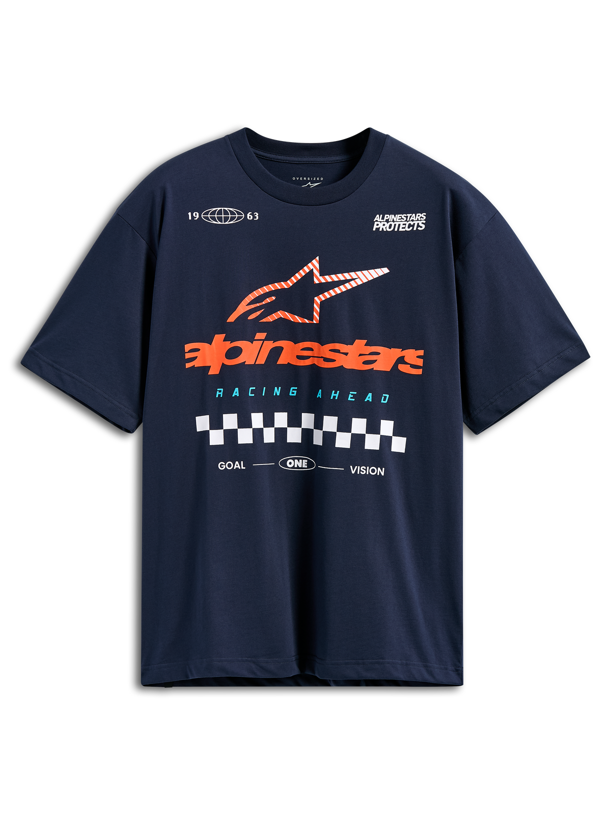 Alpinestars Aplomb Oversized CSF Tee, granatowa koszulka z krótkim rękawem, duże pomarańczowe logo Alpinestars z pasiastą gwiazdą i motywem flagi w szachownicę, casualowa odzież motorsportowa typu streetwear