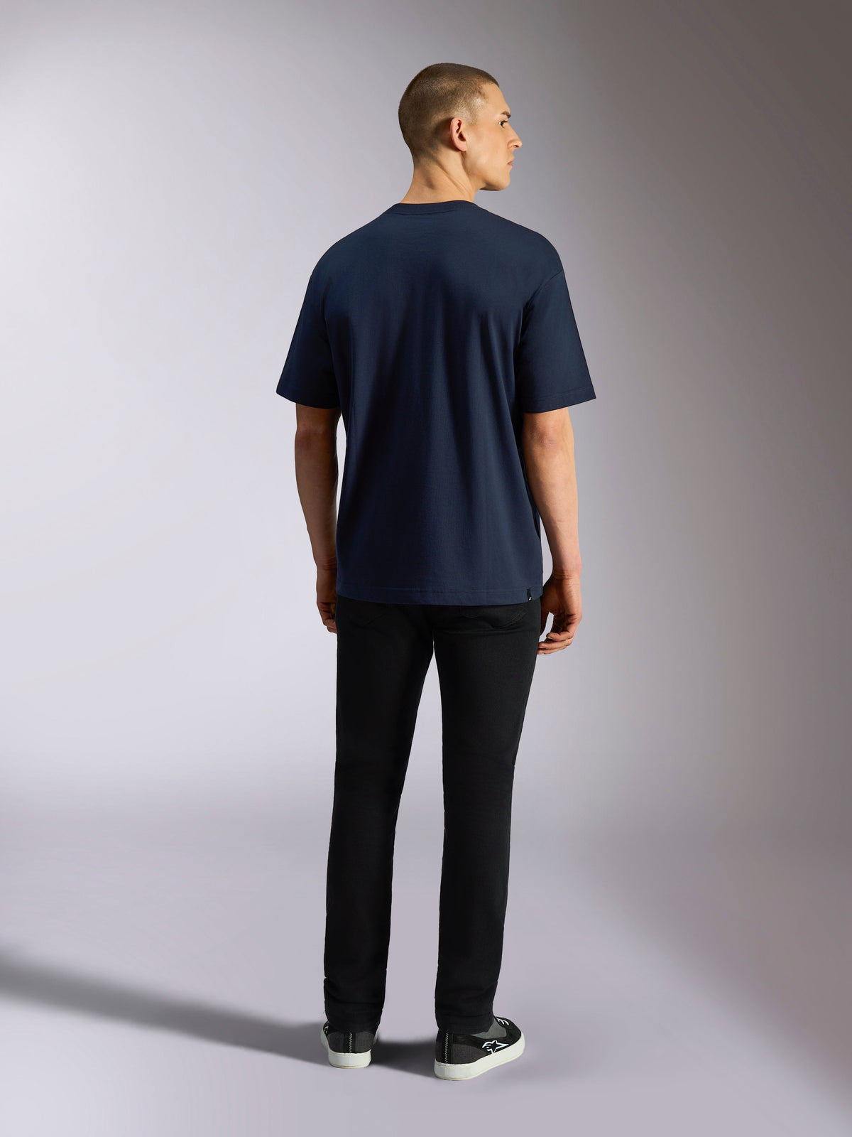 Alpinestars Aplomb Oversized CSF Tee, granatowa koszulka z krótkim rękawem, widok z tyłu, gładki design o luźnym kroju, codzienna odzież streetwearowa w stylu motorsport