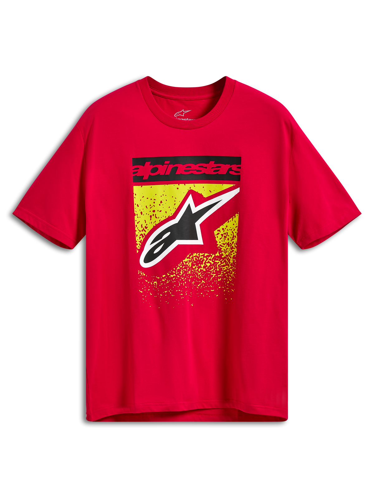 Alpinestars Noka CSF Tee, koszulka z krótkim rękawem, czerwona, grafika z przodu z czarnym paskiem z napisem Alpinestars i dużym logo Astars na tle żółto-czerwonego nakrapianego wzoru z gradacją MX, codzienna odzież sportowa