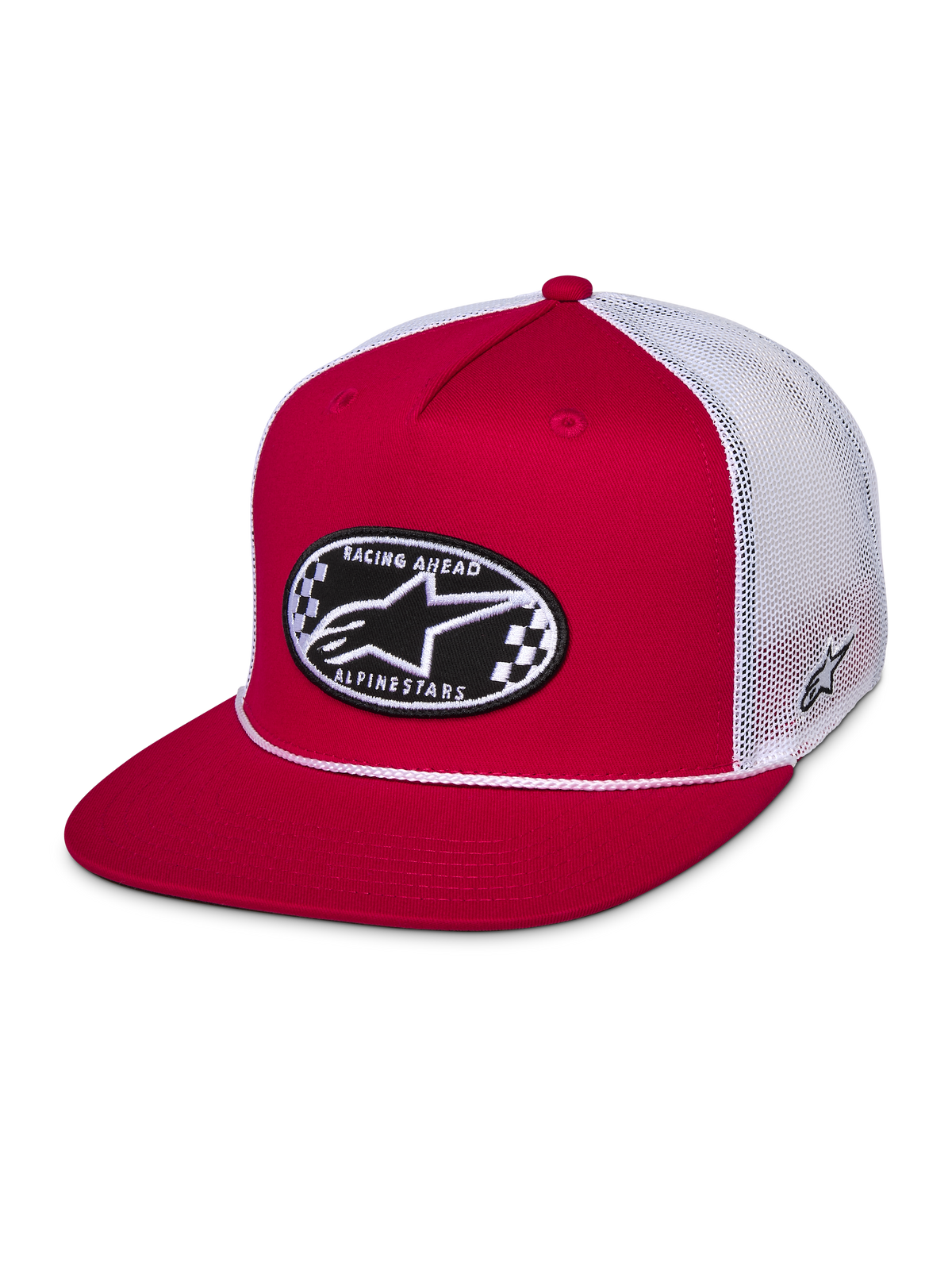 Alpinestars Contender Trucker Hat, czerwono-biała czapka z płaskim daszkiem, owalna haftowana naszywka Astars w szachownicę, biała siateczka z tyłu, casualowy styl motorsport