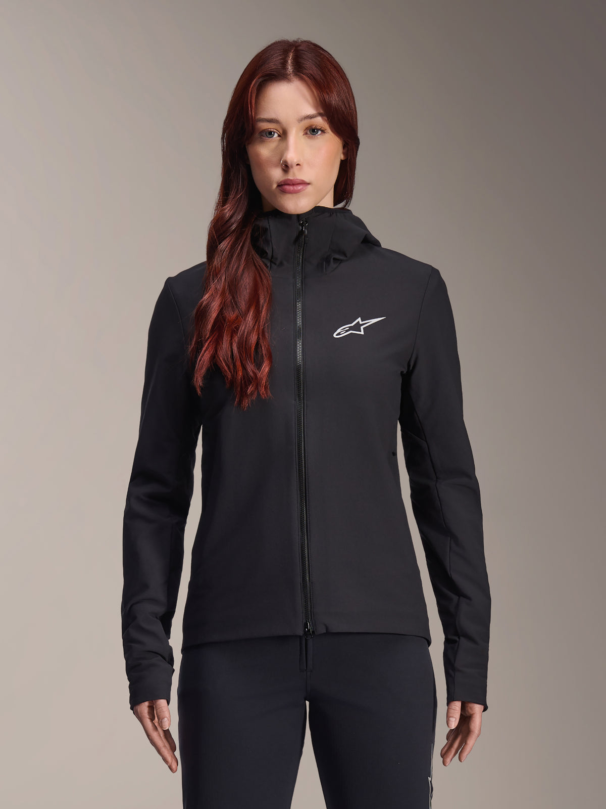 Alpinestars Stella A-Dura Thermal Jacket, damska kurtka rowerowa, czarna, białe logo z gwiazdą na piersi, fason z kapturem zapinany na zamek, dopasowany krój z długim rękawem do jazdy na rowerze górskim