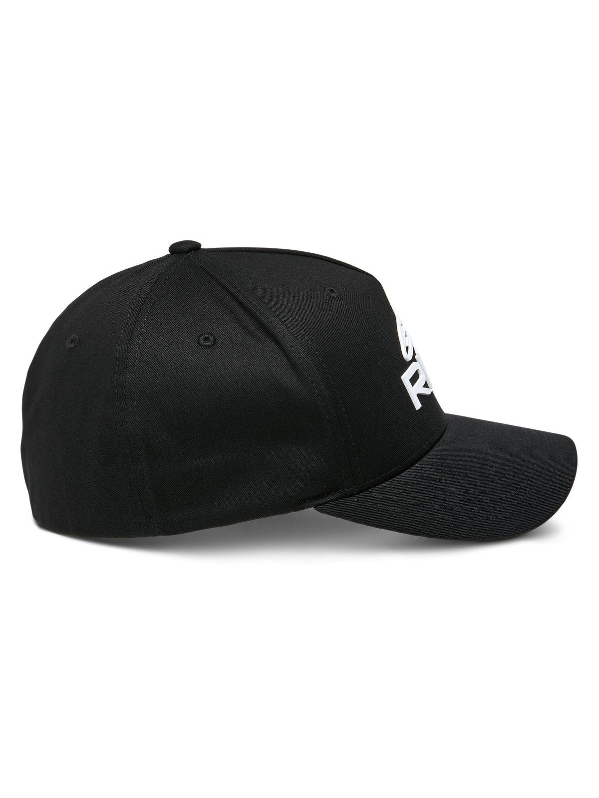 Alpinestars Ride Sonic Hat, widok z boku, czarna z białym haftowanym logo 3D, zakrzywiony daszek, usztywniona korona, elastyczna tkanina twill, codzienne nakrycie głowy w stylu motorsportowym