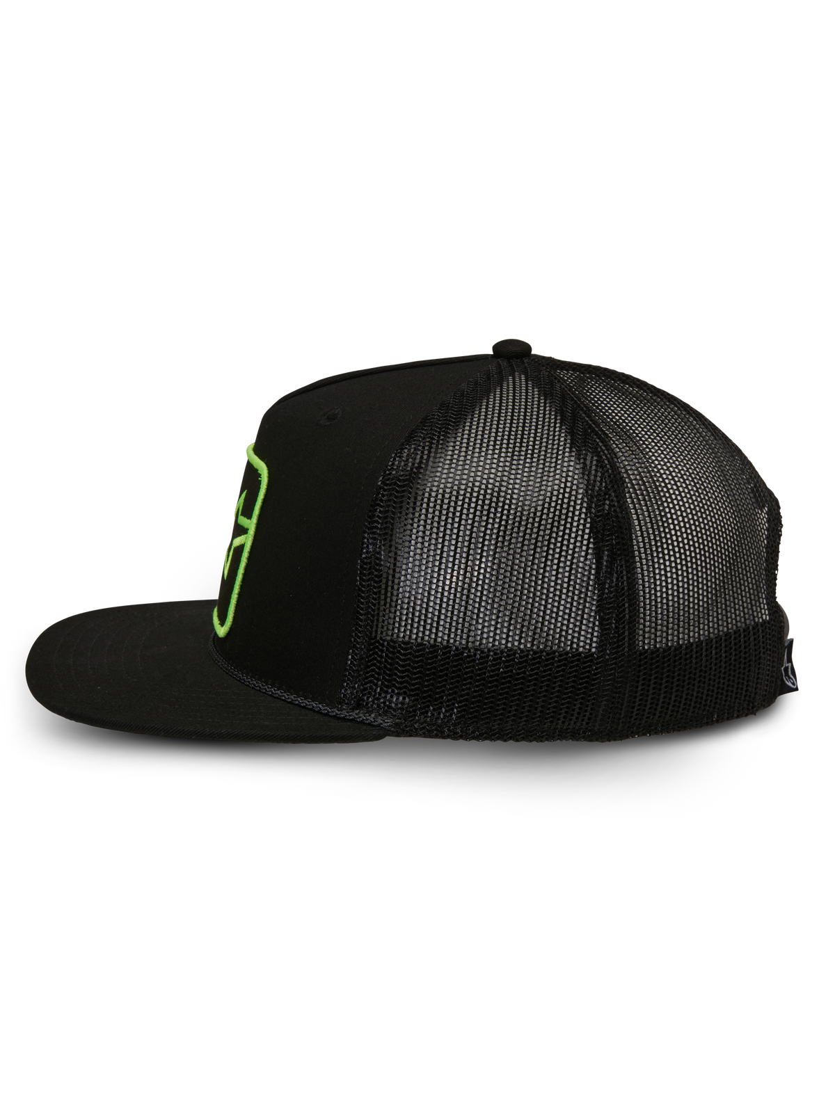 Alpinestars Control Trucker Hat, czapka typu trucker, czarna, widok z boku prezentujący tył z poliestrowej siatki i przód z tkaniny twill, płaski daszek z detalem z plecionego sznurka, zielona haftowana naszywka z logo, codzienna odzież uliczna inspirowana motorsportem