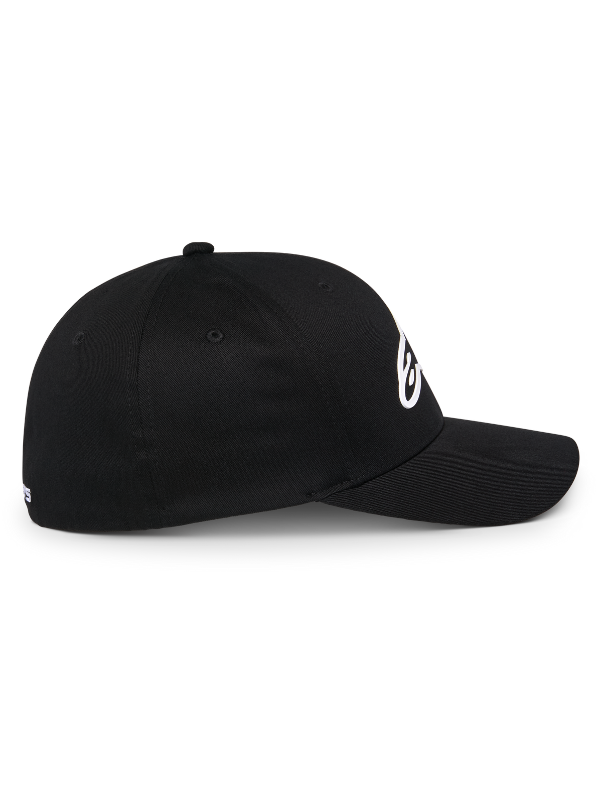 Alpinestars Ageless Multi Hat, czarna sportowa czapka z daszkiem, widok z boku, zakrzywiony daszek i usztywniona korona, białe logo Astars 3D, casualowy styl motorsportowy