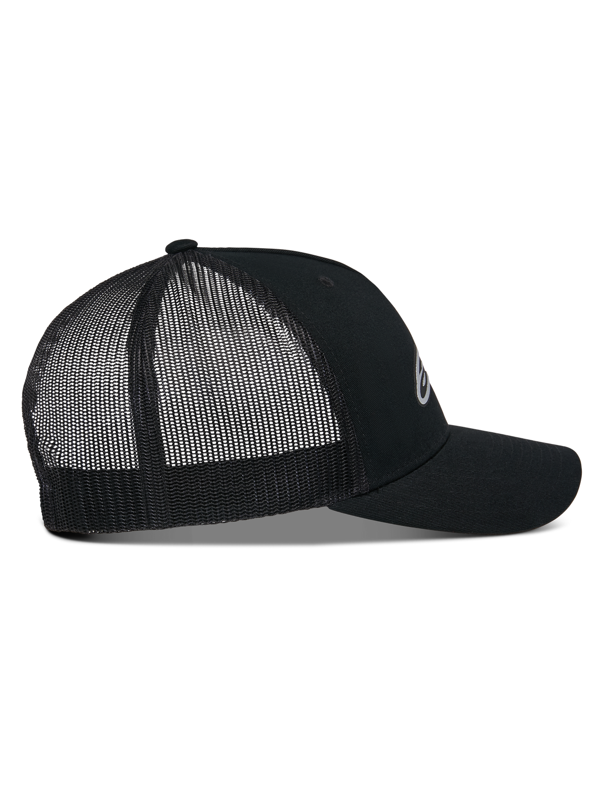 Alpinestars Reflect Ageless Trucker Hat, widok z profilu, czarna, usztywniona korona, zakrzywiony daszek i przewiewne panele z siatki z tyłu, odblaskowe logo z przodu, codzienne nakrycie głowy inspirowane sportami motorowymi