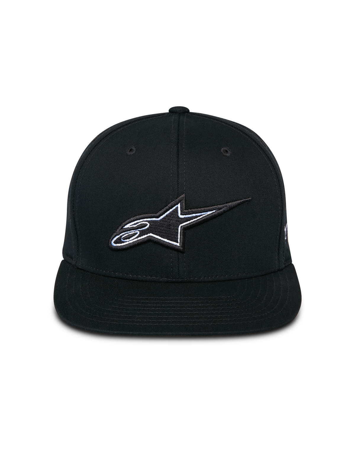 Alpinestars Thickness Snapback Hat, czarna, widok z przodu z usztywnioną koroną i płaskim daszkiem, haftowane logo Astars 3D z białymi i jasnoniebieskimi detalami, codzienna odzież uliczna inspirowana motorsportem