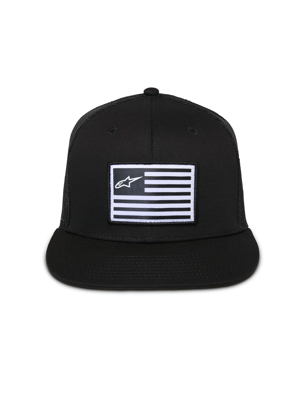 Alpinestars Flag Flat Trucker Hat, czarna czapka z płaskim daszkiem i usztywnioną koroną, centralna prostokątna naszywka z białą flagą i logo Alpinestars, tył z siatki, casualowa odzież streetwearowa inspirowana motorsportem