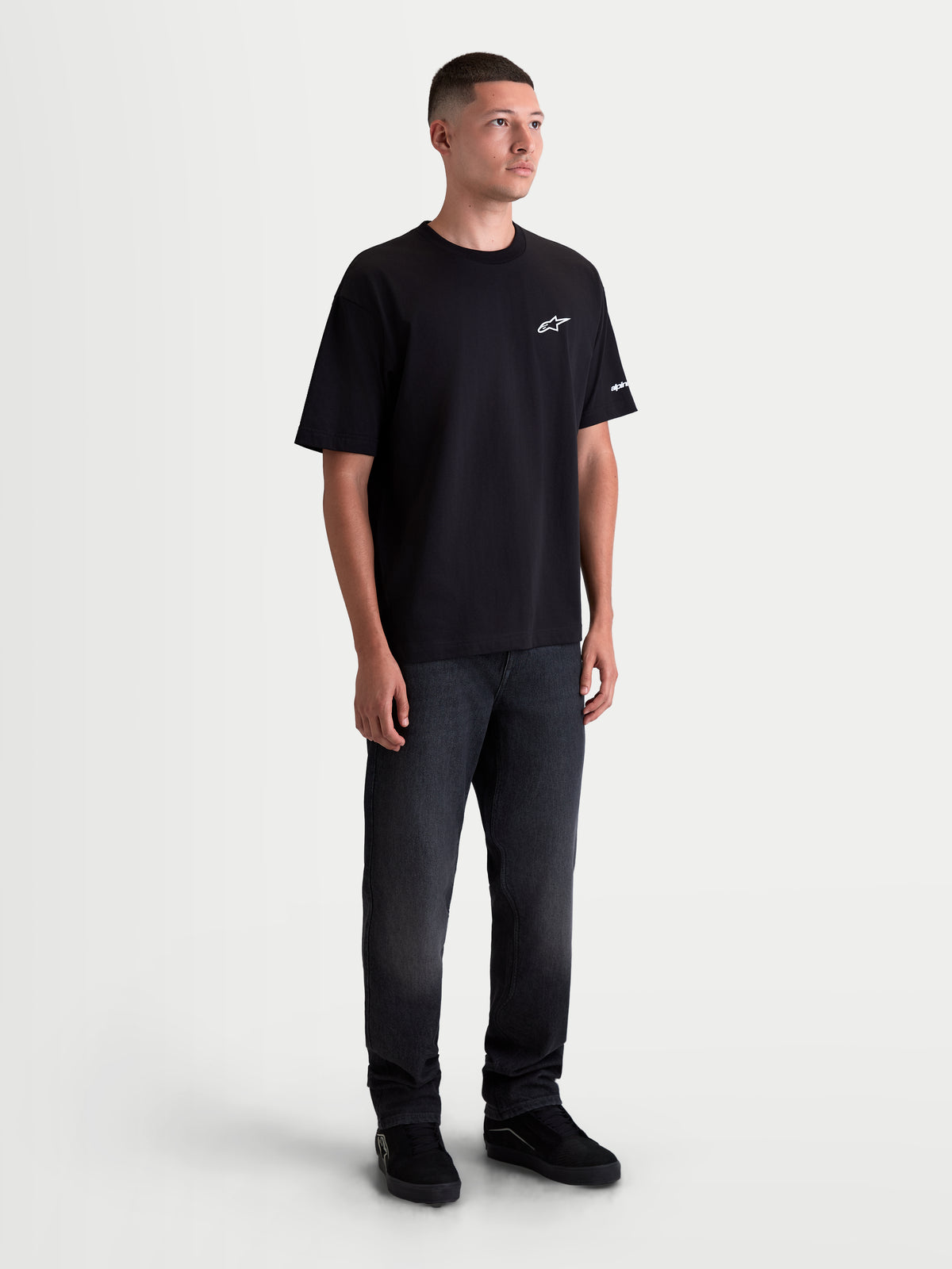 Alpinestars koszulka Mandate Oversized CSF, męska koszulka z krótkim rękawem, czarna i biała, logo Astars w technice puff print, luźny krój oversize, bawełna i poliester, codzienna odzież sportowa.