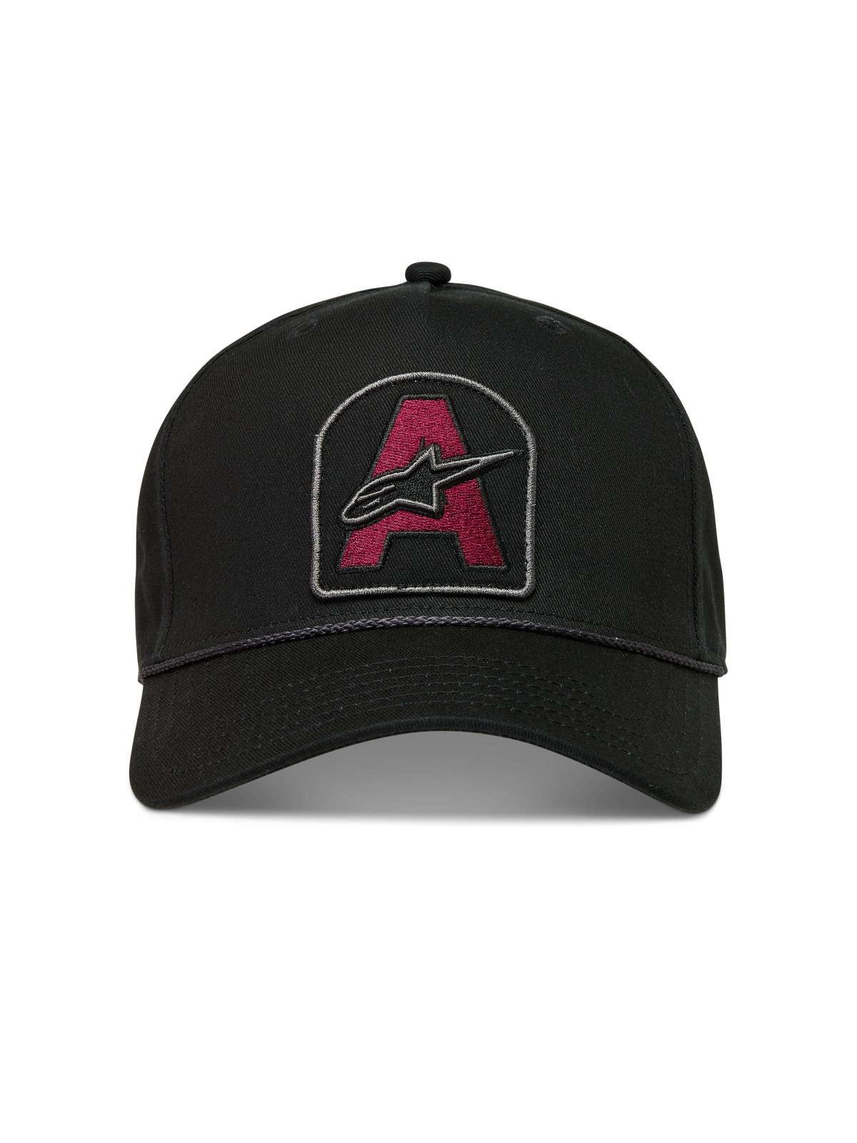 Alpinestars Acme Snapback, czarna czapka z daszkiem z bordową haftowaną naszywką, zakrzywiony daszek i ozdobny sznurek.