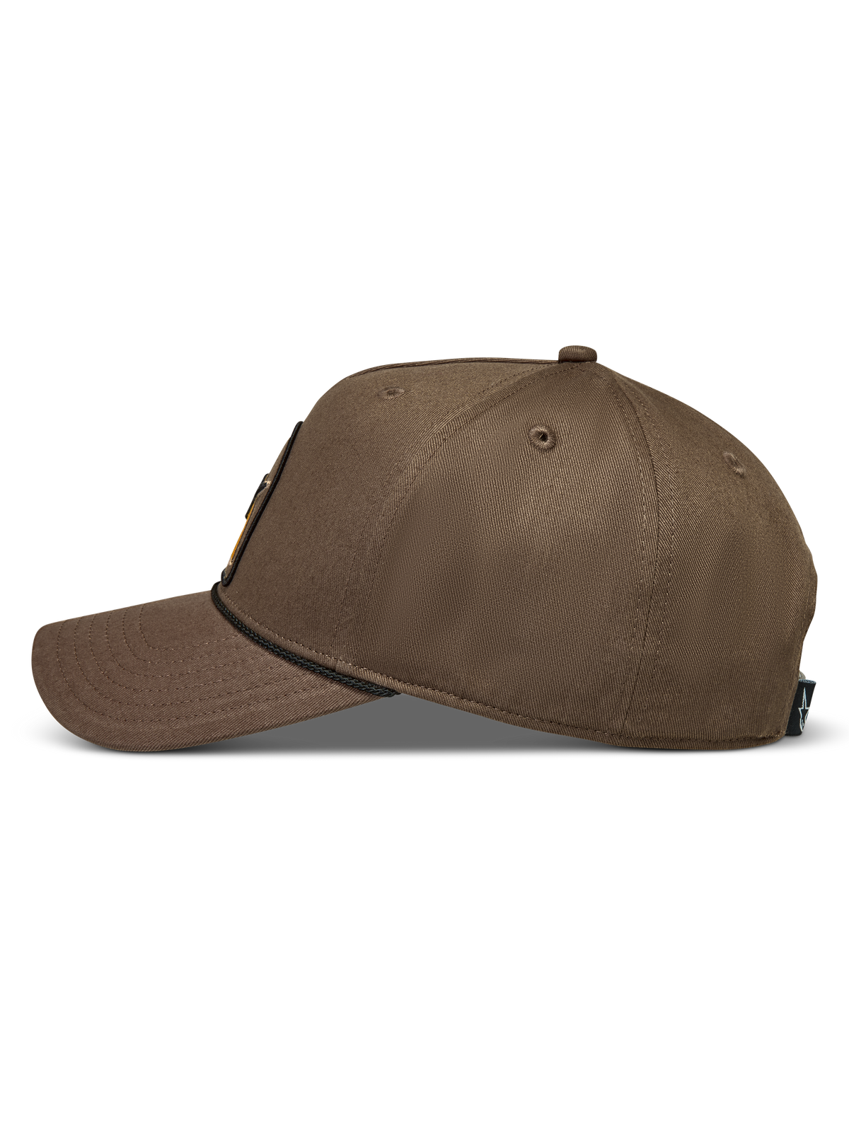 Alpinestars Acme Snapback, brązowa czapka z daszkiem, zakrzywiony daszek z ozdobnym sznurkiem, tkanina z kepru, widok z boku.