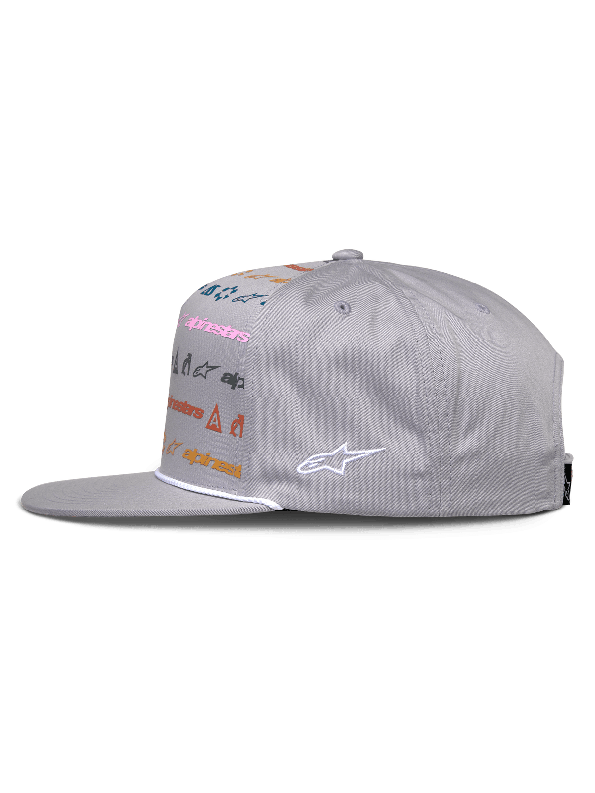 Alpinestars Glphy Hat, szara czapka z daszkiem snapback, widok z boku, płaski daszek z białym ozdobnym sznurkiem, wielokolorowy nadruk logo z przodu i białe haftowane logo z boku, casual motorsport streetwear