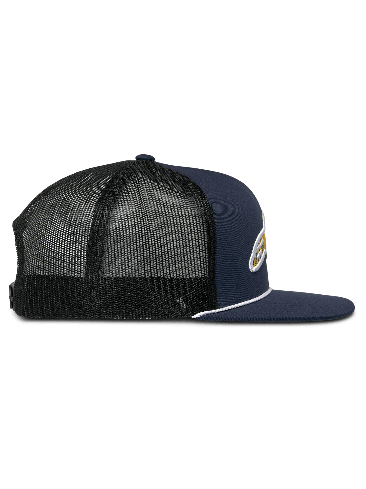 Alpinestars Orion Trucker Hat, widok z profilu, granatowy przód z kepru i czarny tył z siatki, płaski daszek z białym ozdobnym sznurkiem, sztywna korona, codzienna czapka w stylu motorsportowym