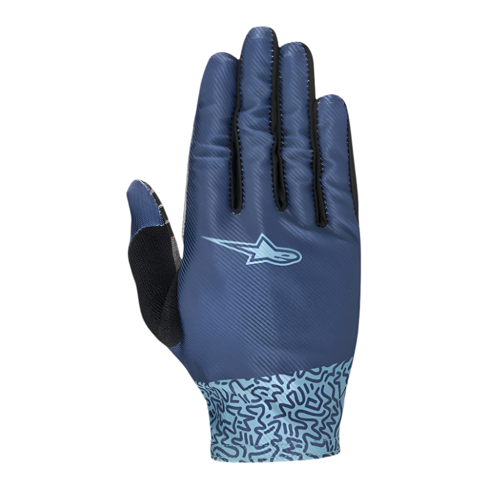 Damskie rękawice Alpinestars Stella Alderex Pro, kolor Mid Blue, rękawice rowerowe MTB i off-road, widok z góry, oddychająca elastyczna siatka, jasnoniebieskie logo, abstrakcyjny wzór na mankiecie i czarna wstawka z frotte na kciuku