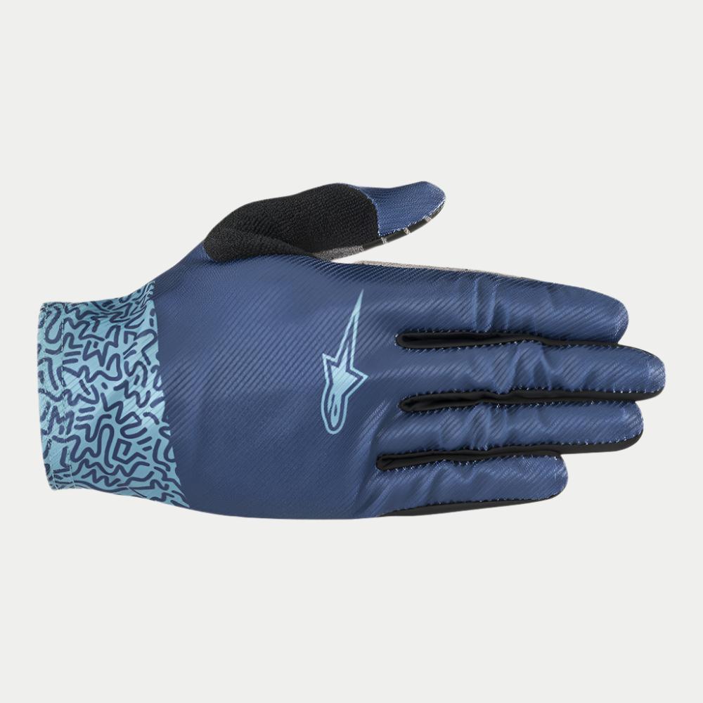 Alpinestars Stella Alderex Pro Gloves, damskie rękawice MTB, Mid Blue, ciemnoniebieski teksturowany wierzch dłoni z jasnoniebieskim logo gwiazdy, jasnoniebieski wzorzysty mankiet i czarna łatka na kciuku, przeznaczone do jazdy terenowej