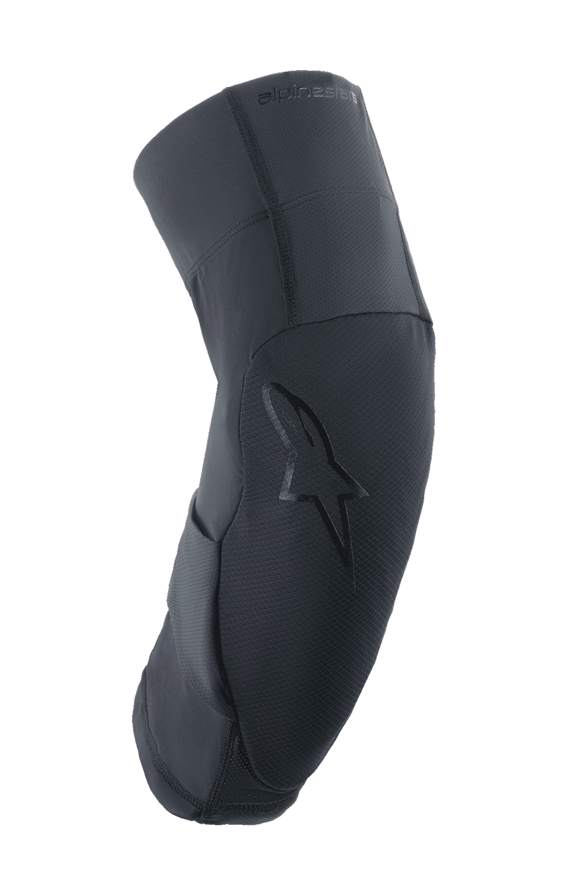 Ochraniacz na kolano Alpinestars A-Motion Plasma Pro, czarny, profil boczny ukazujący zakrzywiony ergonomiczny kształt, teksturowany panel przedni z tonalnym logo gwiazdy, oddychająca siateczka stretch i tkaniny ripstop, lekka ochrona do jazdy MTB i trailowej