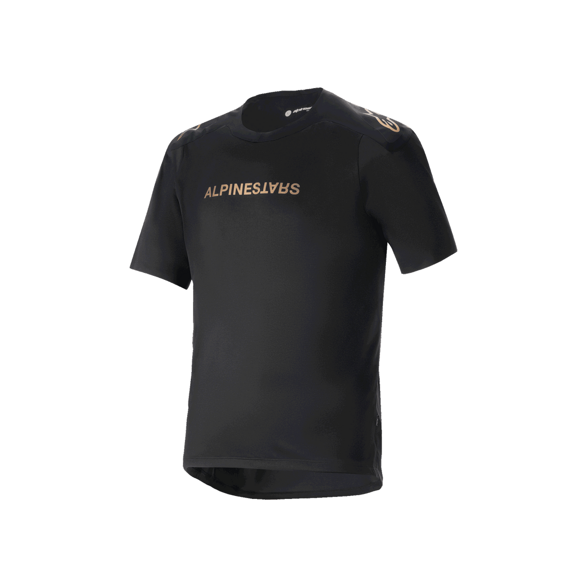 Alpinestars A-Aria Polartec Switch Short Sleeve Jersey, czarna koszulka rowerowa MTB, branding Alpinestars w kolorze brązu na klatce piersiowej i ramionach, techniczny materiał odprowadzający wilgoć, sportowy krój z przedłużonym tyłem
