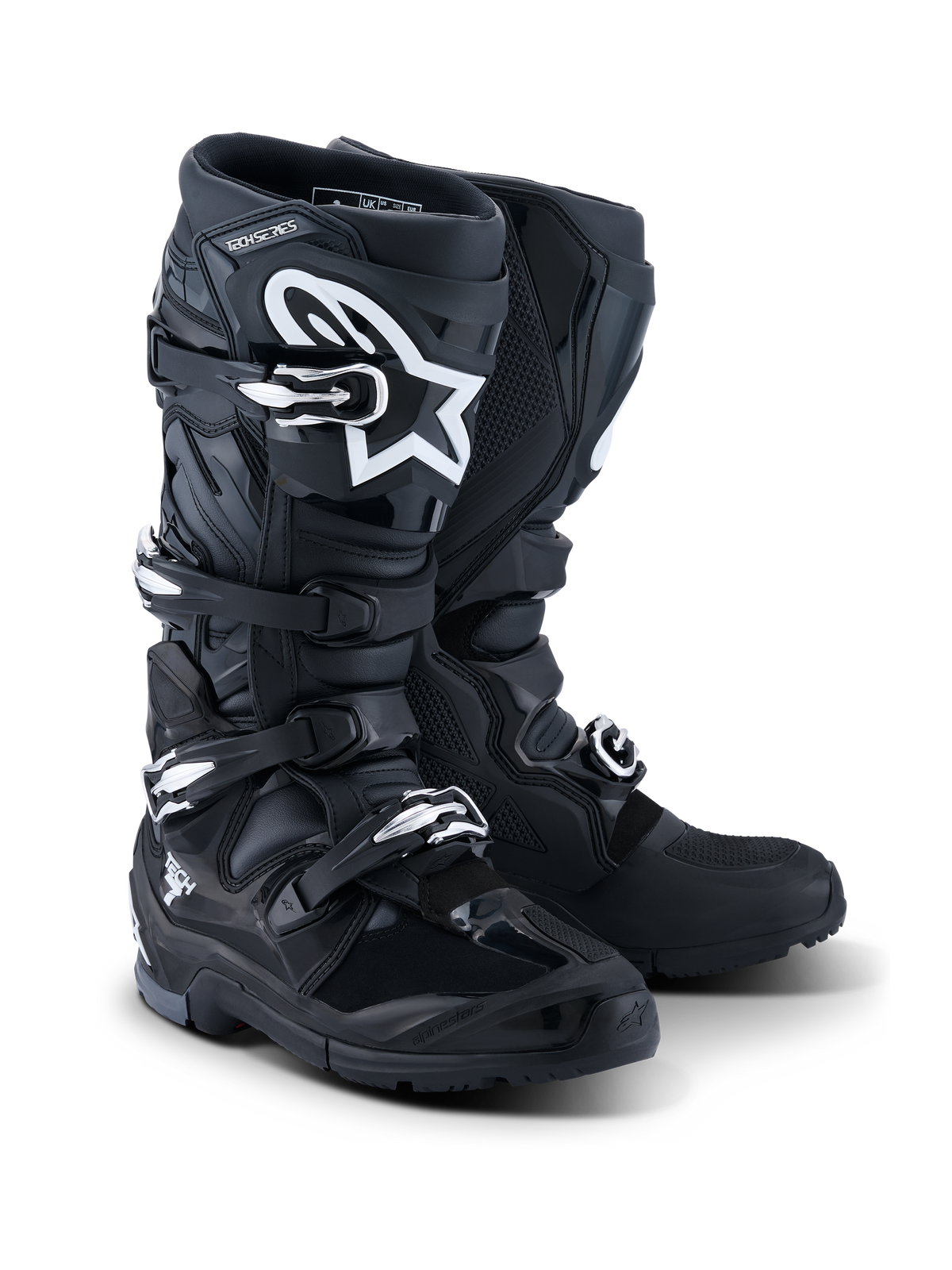 Alpinestars 2026 Tech 7 Enduro Boots, buty motocyklowe enduro, czarne, antracytowe i białe, system zapięcia na cztery klamry, białe logo gwiazdy na nagolenniku, wytrzymała dwuskładnikowa podeszwa zapewniająca przyczepność w terenie
