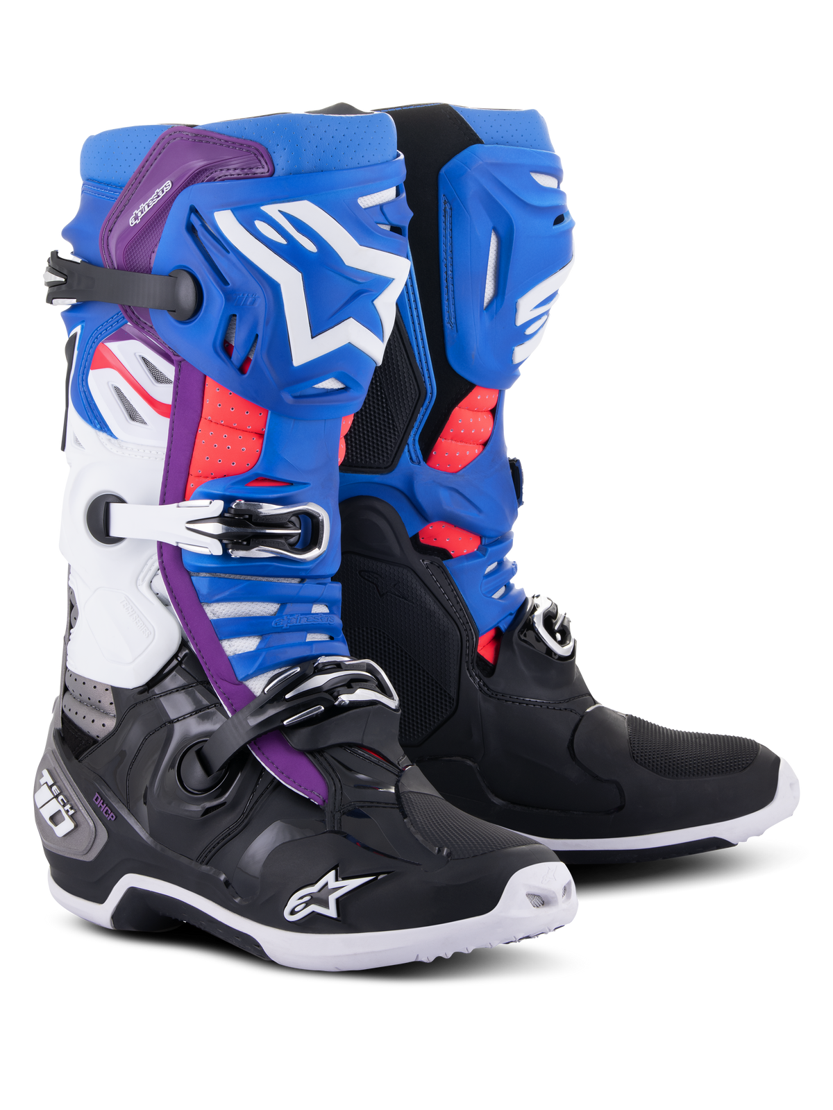 Alpinestars Tech 10 Supervented Boots, buty motocrossowe, czarne z niebieskimi, fioletowymi i białymi elementami, z wentylowanymi ochraniaczami goleni z białym brandingiem Alpinestars, czerwonymi akcentami z siatki i bezpiecznymi zapięciami na klamry dla wydajności w terenie.