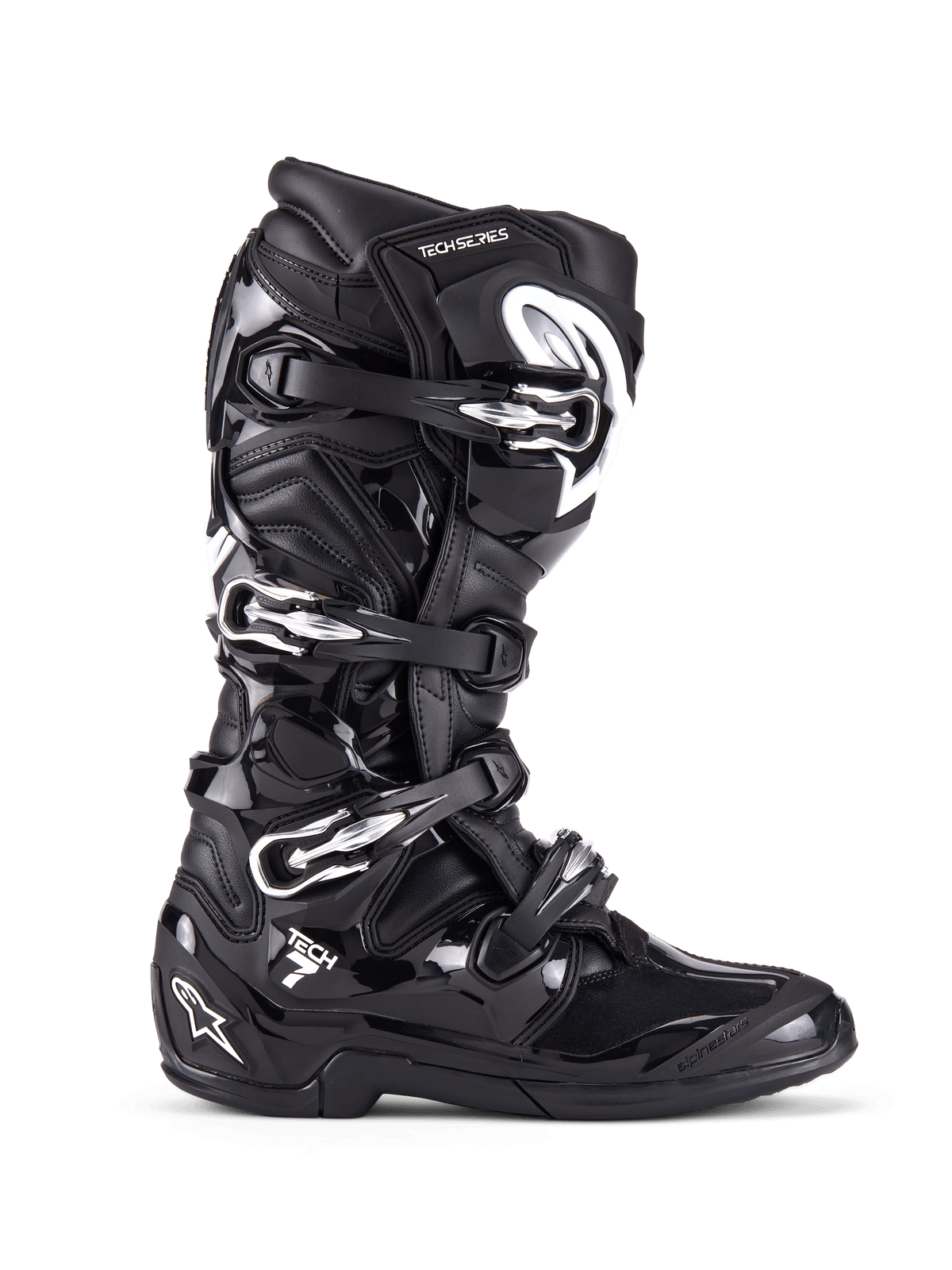Buty Alpinestars Tech 7, buty motocrossowe off-road, czarne ze srebrnymi klamrami i białymi akcentami, widok z boku z czterema aluminiowymi klamrami, wytrzymała skorupa TPU i teksturowane panele zapewniające ochronę w terenie