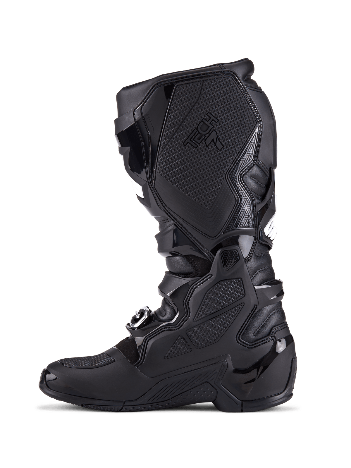 Buty Alpinestars Tech 7, buty motocrossowe, całe czarne, widok z profilu bocznego ukazujący płyty ochronne TPU, system zapięć na klamry i teksturowane panele przyczepne, profesjonalne obuwie do jazdy terenowej