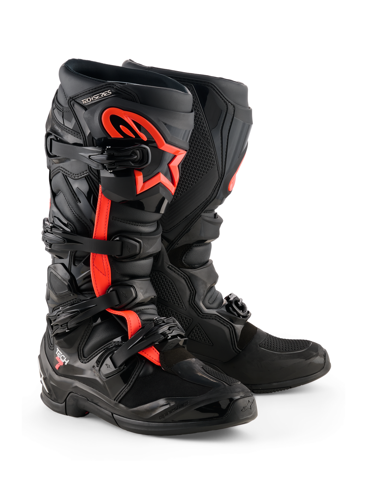 Buty Alpinestars Tech 7, buty motocrossowe, czarno-czerwone fluo, z czterema czarnymi klamrami, ochraniaczem goleni TPU i czerwonym logo gwiazdy Alpinestars z boku, wytrzymała konstrukcja off-road