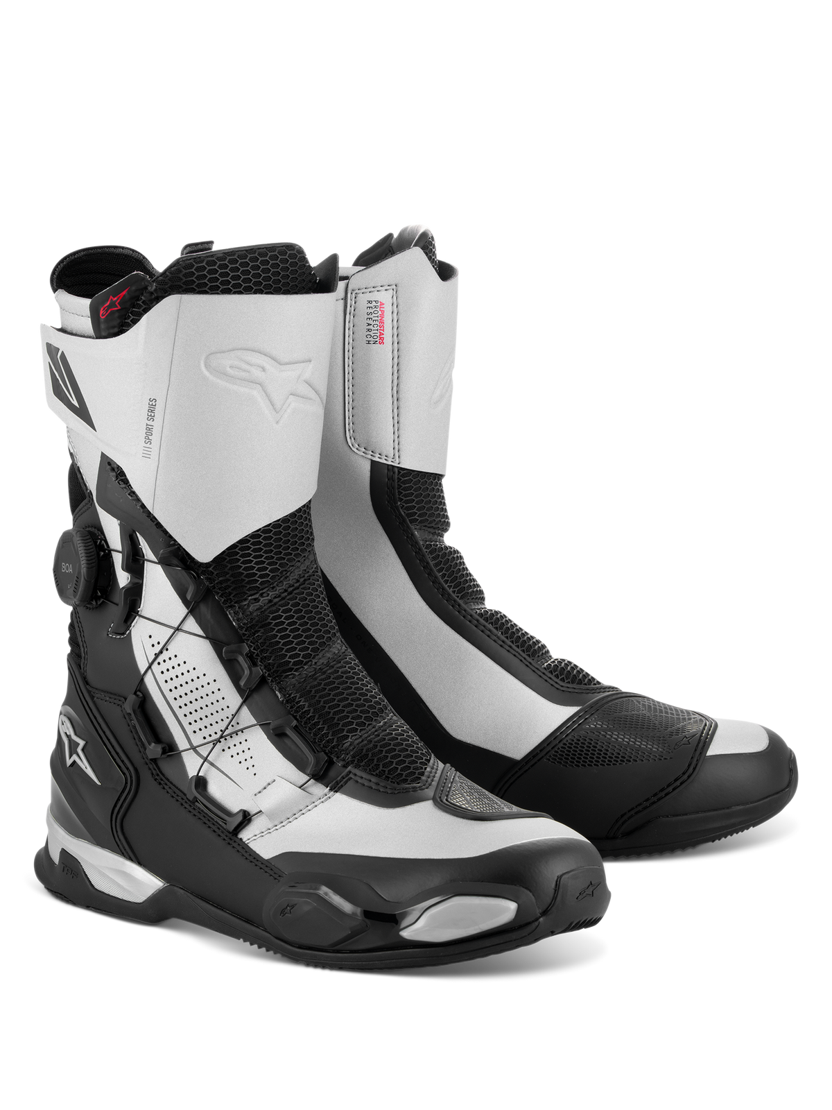 Buty Alpinestars SP-X BOA, średniej wysokości motocyklowe buty sportowo-turystyczne, czarno-srebrne, wyposażone w boczny system dopasowania BOA, panele z siatki Rideknit oraz ochronę pięty i palców z TPU, smukły sportowy design z logo Alpinestars