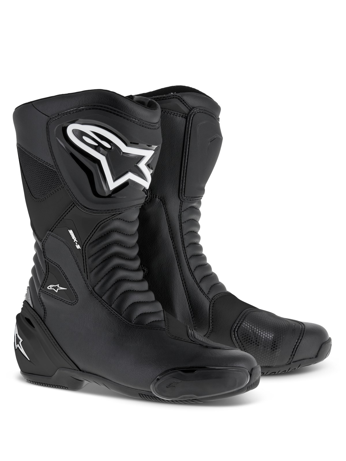 Alpinestars SMX S Boots, sportowe buty motocyklowe, czarno-białe, wysoka konstrukcja z dużymi białymi logo, wzmocnione ochraniacze na goleniach i piętach, elastyczne panele akordeonowe do jazdy wyścigowej i drogowej
