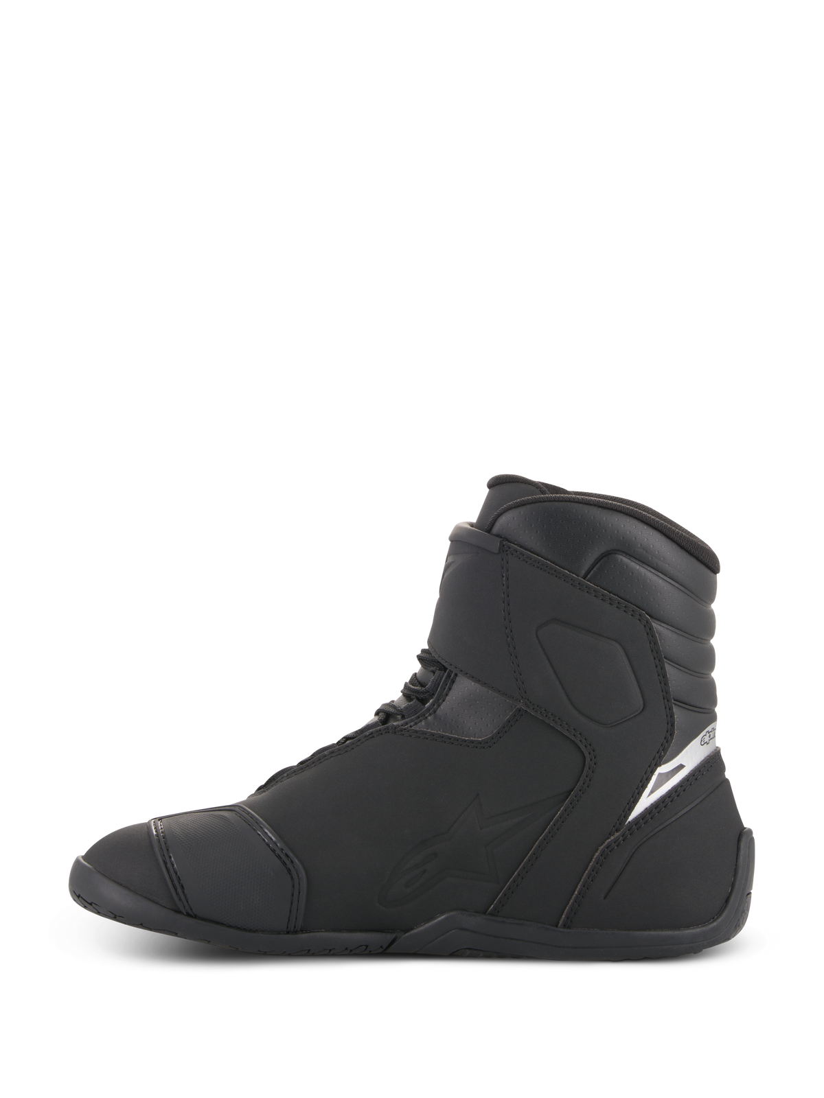 Alpinestars Fastback 2 Drystar® Waterproof Shoes, buty motocyklowe, czarno-białe, widok z boku, konstrukcja z czarnej skóry i mikrofibry z wysokim mankietem, białe logo na pięcie, stylowe wodoodporne obuwie do jazdy szosowej