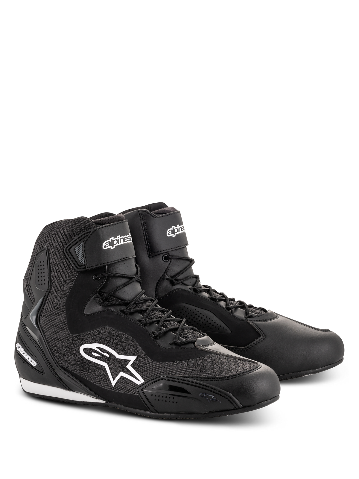 Buty Alpinestars Faster-3 Rideknit®, czarne buty motocyklowe z dzianinowymi panelami z siatki i konstrukcją z mikrofibry, białe logo gwiazdy Alpinestars z boku, sznurowadła i pasek na rzep na kostce, zaprojektowane do jazdy szosowej i miejskiej.