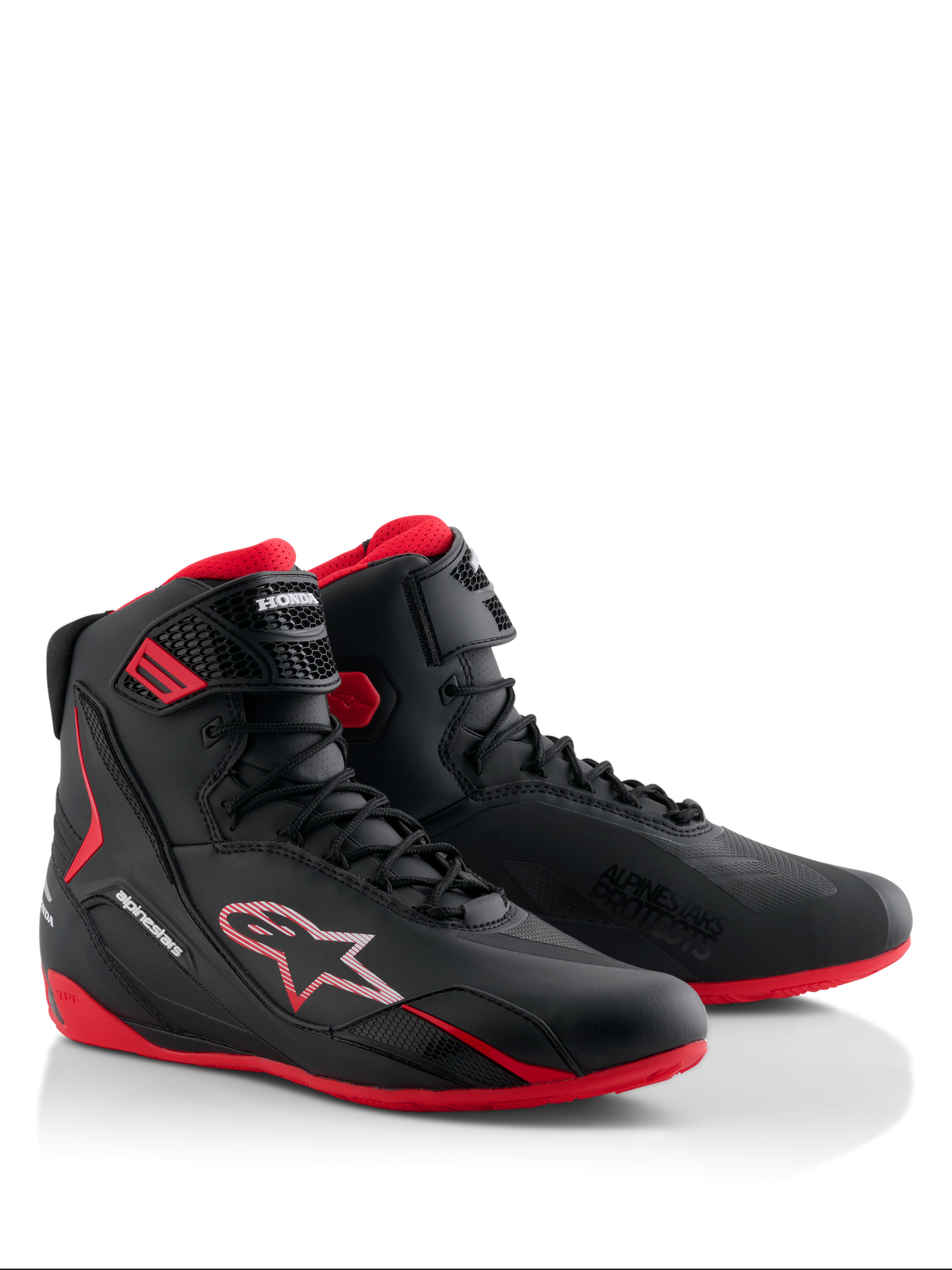 Buty Alpinestars Honda Faster-4, motocyklowe buty do jazdy, czarno-czerwone, smukły fason za kostkę ze sznurowanym zapięciem i paskiem na kostkę, z czerwonymi podeszwami oraz brandingiem Alpinestars i Honda.