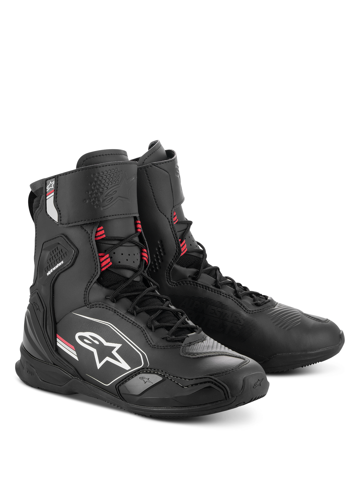 Buty Alpinestars Superfaster, buty motocyklowe, czarno-szaro-jaskrawoczerwone, wysoki profil ze zintegrowaną ochroną piszczeli i kostek, system szybkiego sznurowania, smukły sportowy design z logo Alpinestars