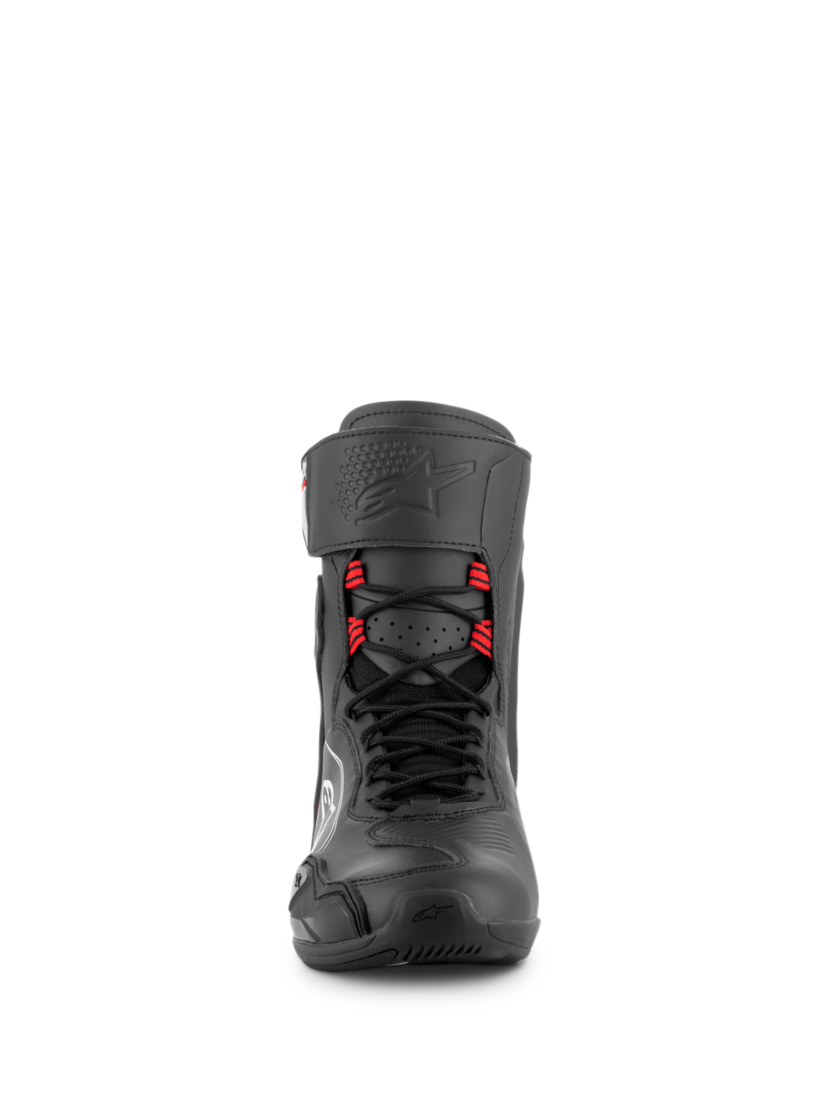 Alpinestars Superfaster Shoes, buty motocyklowe, czarno-szare z jaskrawoczerwonymi akcentami, widok z przodu prezentujący system szybkiego sznurowania z czerwonymi pętlami, wysoki profil ochronny z paskiem na kostce, wzmocniony nosek, techniczny design sportowo-szosowy