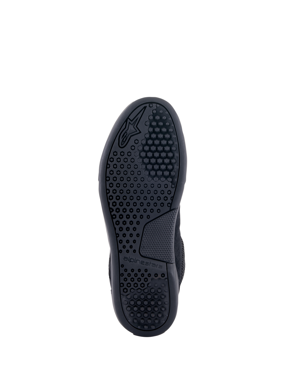 Buty Alpinestars Chrome Air, czarne, widok od dołu pokazujący podeszwę zewnętrzną ze szczegółowym sześciokątnym wzorem bieżnika, wytłoczone logo i nazwa Alpinestars, wytrzymała gumowa podeszwa do miejskiej jazdy motocyklowej