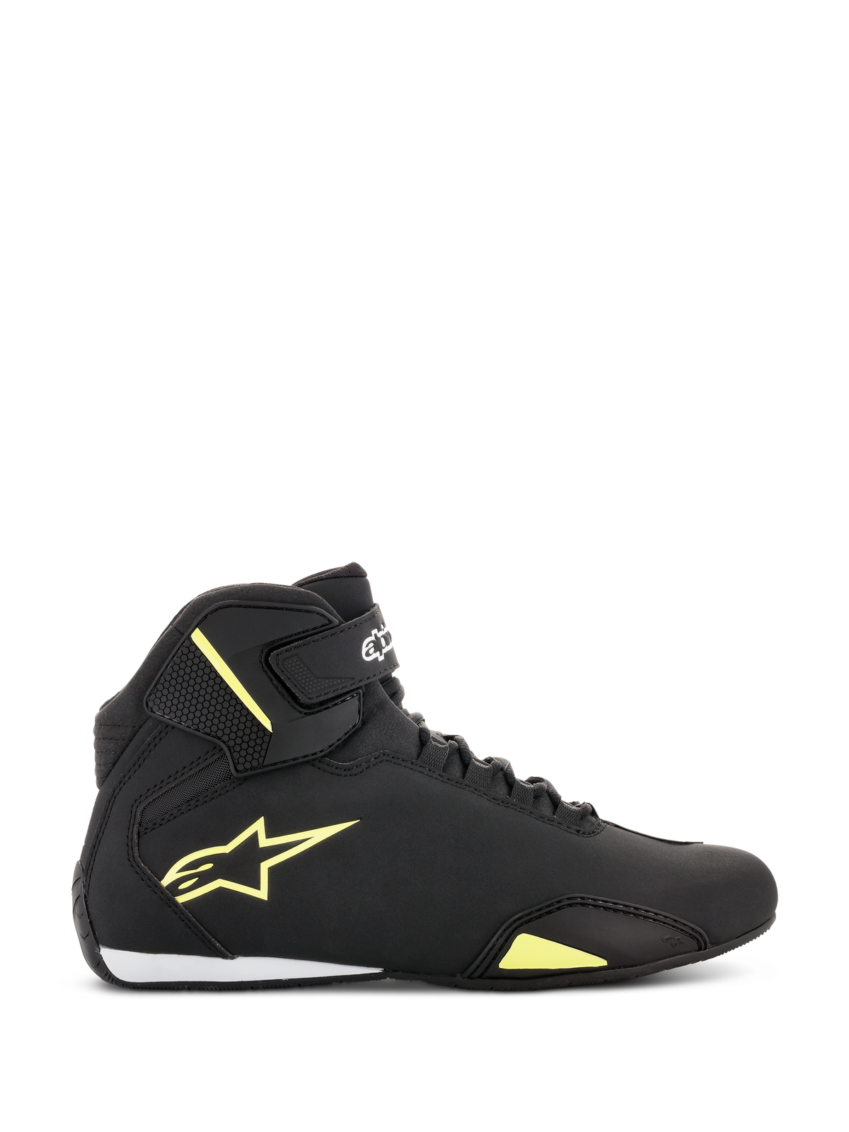 Alpinestars Sektor Shoes, buty motocyklowe, czarno-żółte fluorescencyjne, widok z boku z żółtym logo Astars, pasek na kostkę z białym brandingiem, system szybkiego sznurowania i smukła konstrukcja z mikrofibry