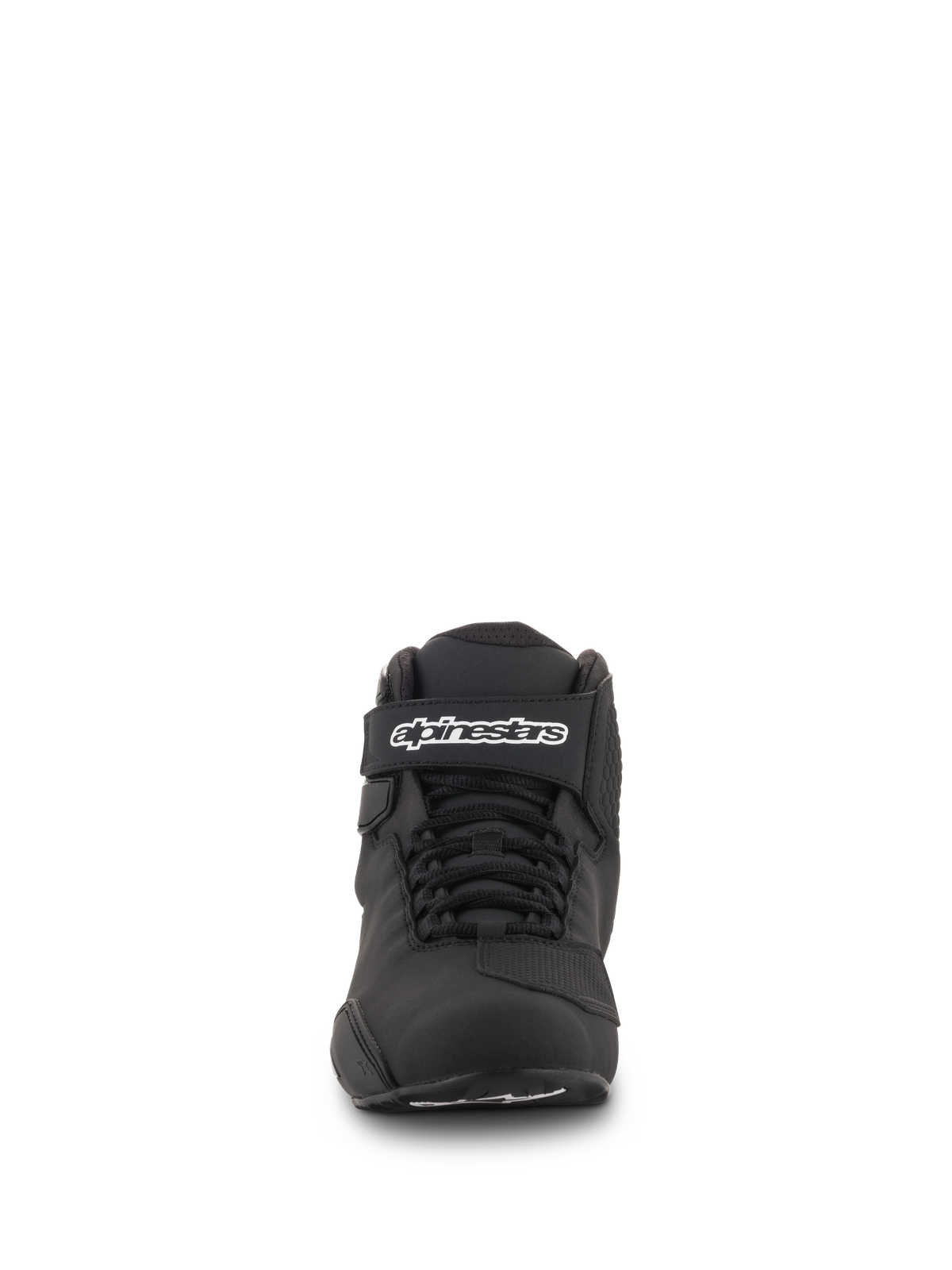 Buty Alpinestars Sektor, czarne, widok z przodu, wyposażone w system szybkiego sznurowania i pasek na kostkę z logo Alpinestars, lekkie obuwie motocyklowe z mikrofibry