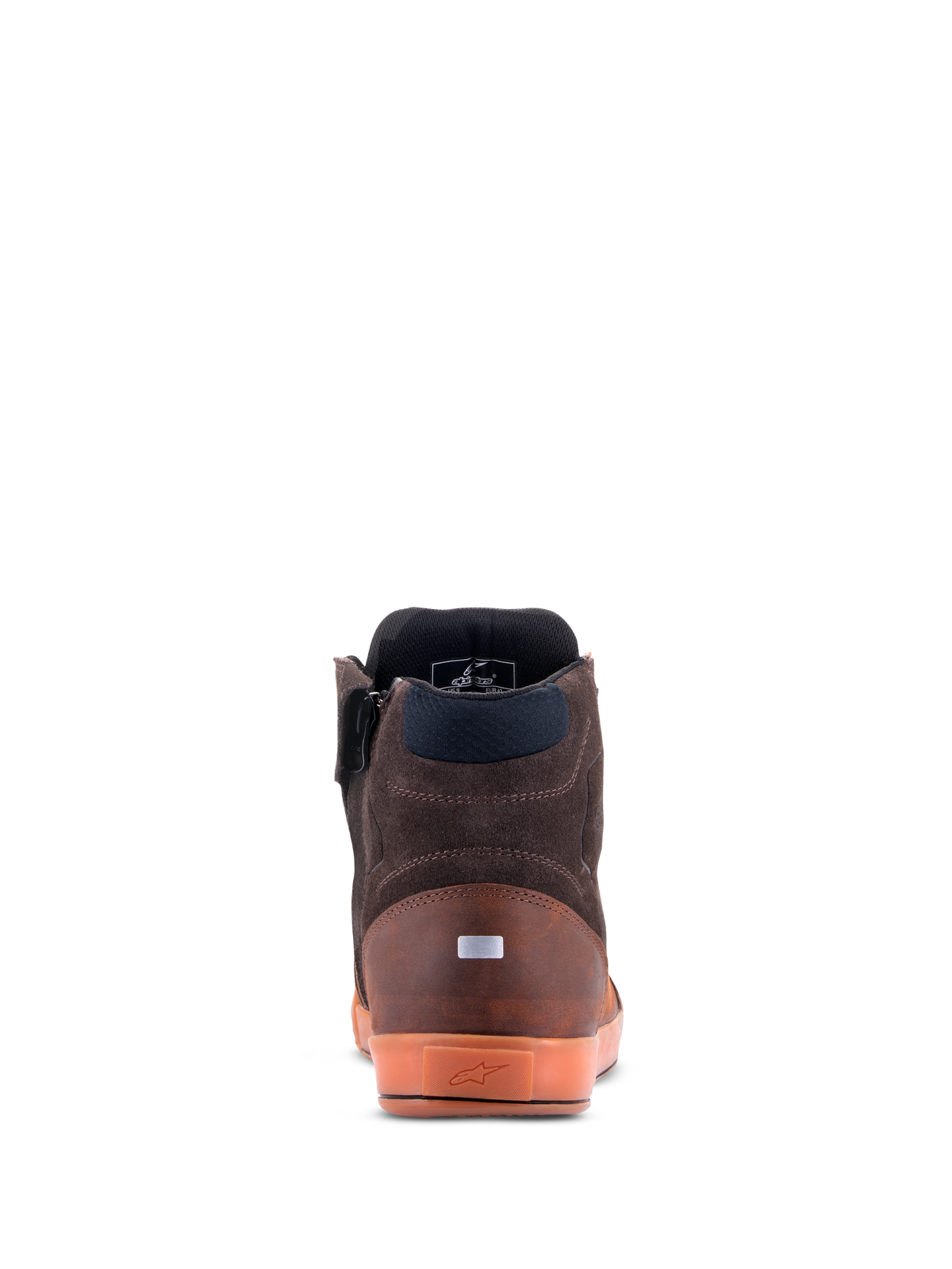 Buty Alpinestars Chrome Crafted Drystar®, widok z tyłu, Brown Gum, codzienne miejskie buty motocyklowe, wykonane ze skóry i zamszu, półprzezroczysta gumowa podeszwa z wytłoczonym logo, odblaskowy element na pięcie