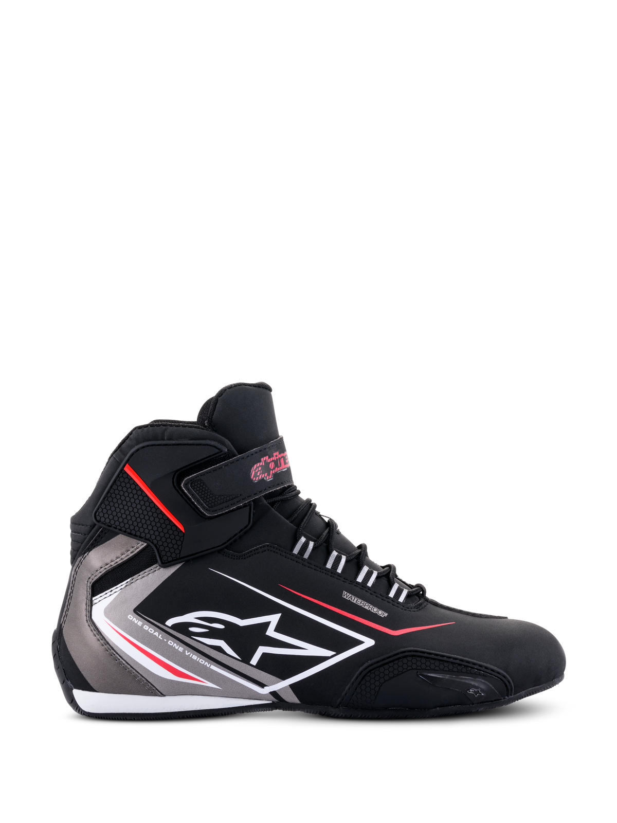 Buty Alpinestars Sektor Waterproof, buty motocyklowe, czarno-biało-szare z czerwonymi akcentami, widok z boku z białym logo Alpinestars i oznaczeniem membrany wodoodpornej, lekka konstrukcja z mikrowłókien, smukły sportowy design do jazdy w każdych warunkach pogodowych
