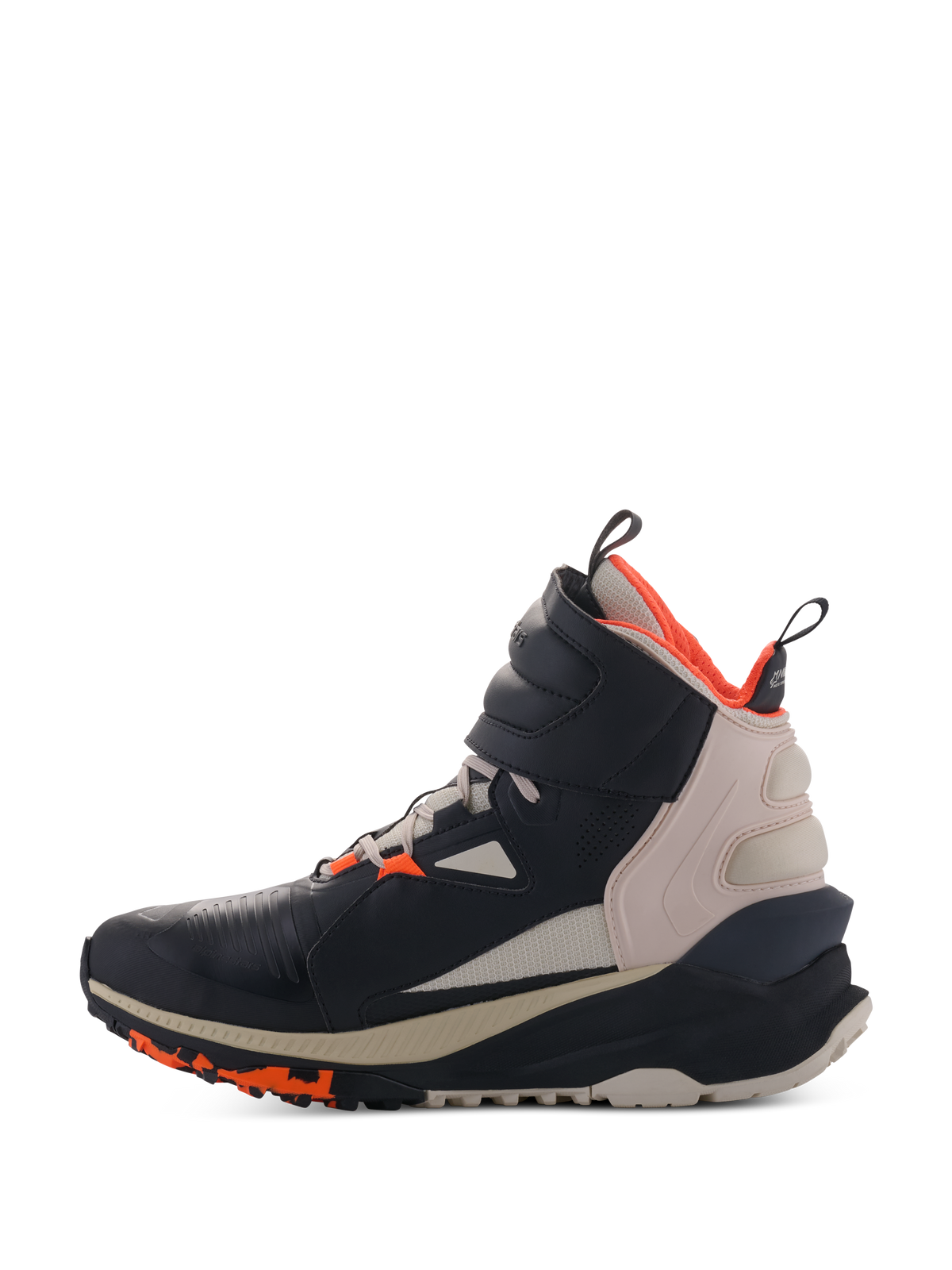 Buty Alpinestars Speedstreet, Black Almond Hot Orange, wysokie buty motocyklowe z cholewką z mikrofibry, beżowy panel na pięcie i jaskrawopomarańczowa wyściółka, z dużym paskiem na kostce i teksturowaną podeszwą, design inspirowany stylem streetwearowym