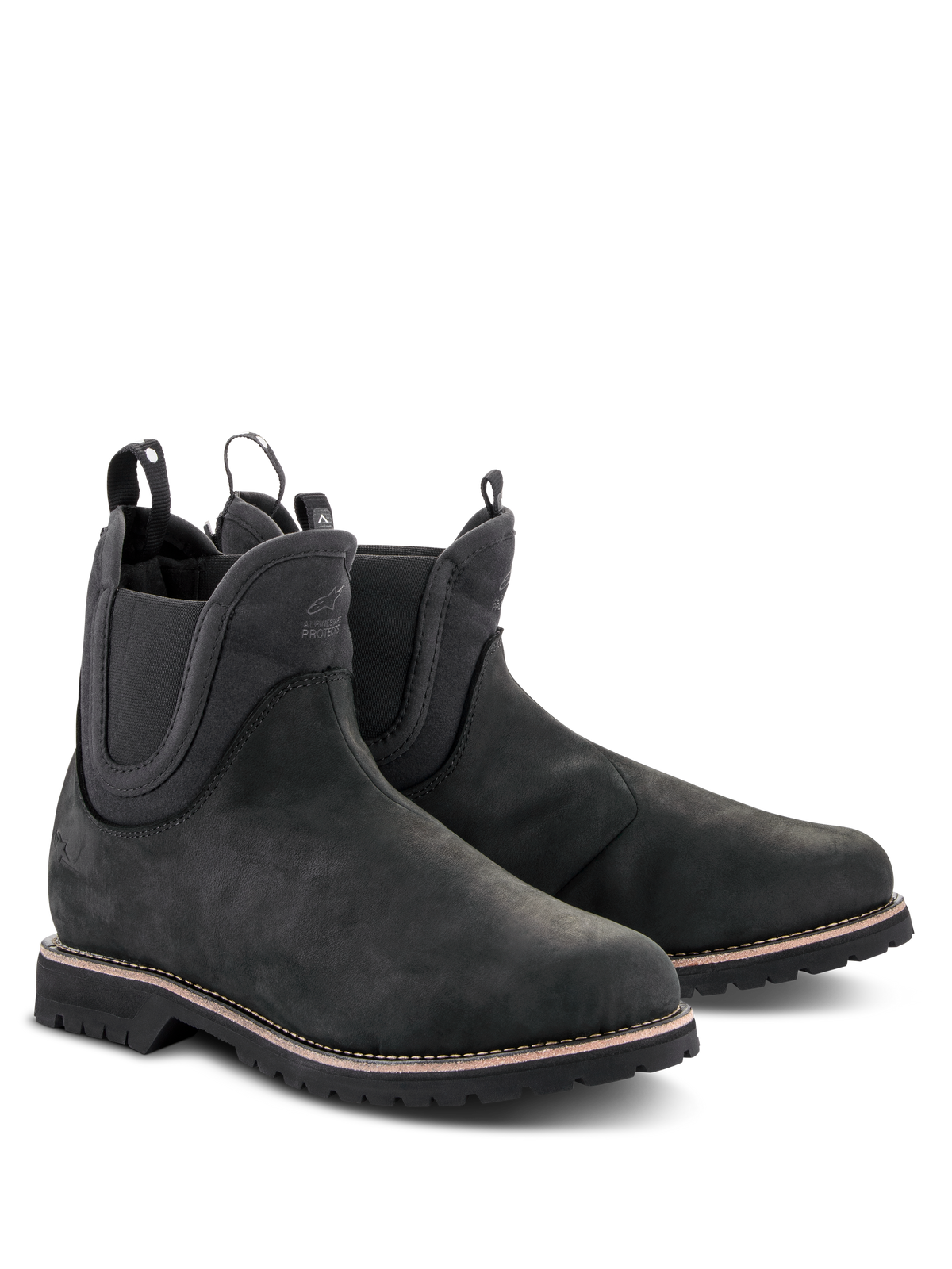Alpinestars Turnstone Shoes, czarne buty motocyklowe w stylu Chelsea, cholewka z matowej skóry bydlęcej z elastycznymi panelami bocznymi i pętelkami z tyłu, obuwie do jazdy miejskiej z wytrzymałą podeszwą z protektorem i białymi przeszyciami na otoku