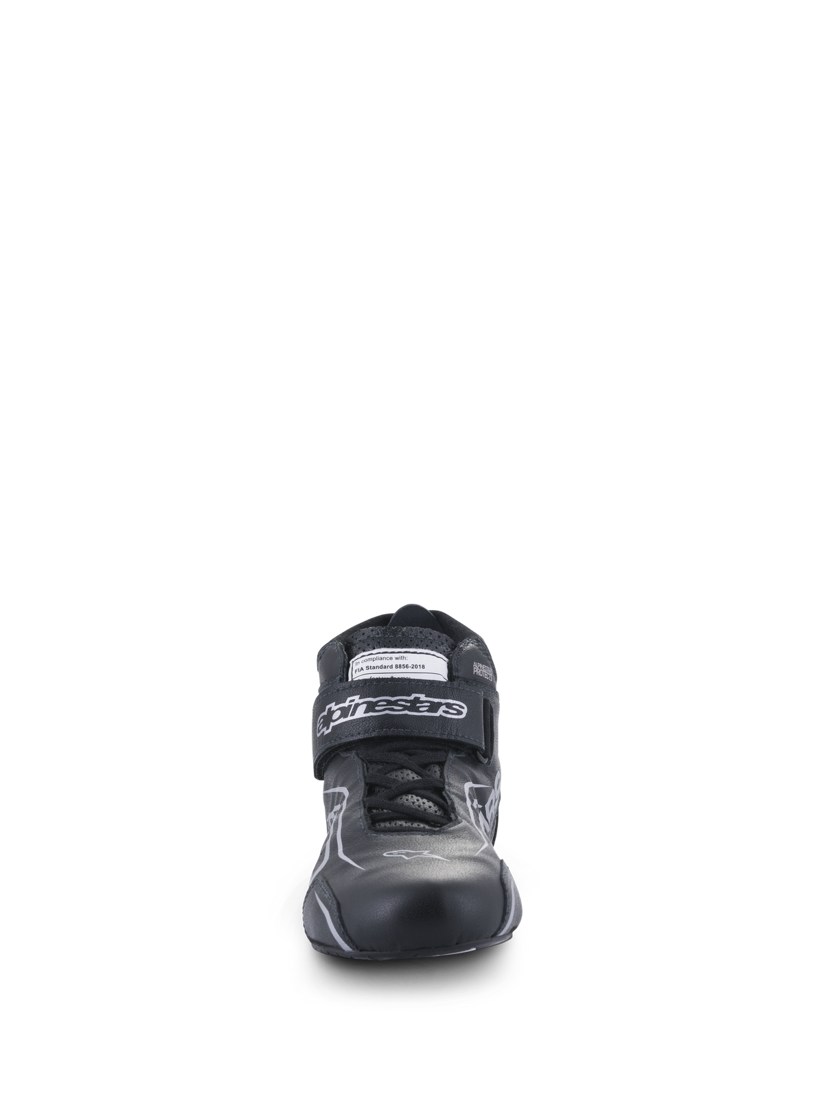 Alpinestars Tech-1 T V3 Shoes FIA, buty samochodowe, czarno-srebrne, widok z przodu przedstawiający konstrukcję ze skóry bydlęcej, pasek na rzep z logo Alpinestars i etykieta z certyfikatem FIA, wysokowydajne obuwie wyścigowe
