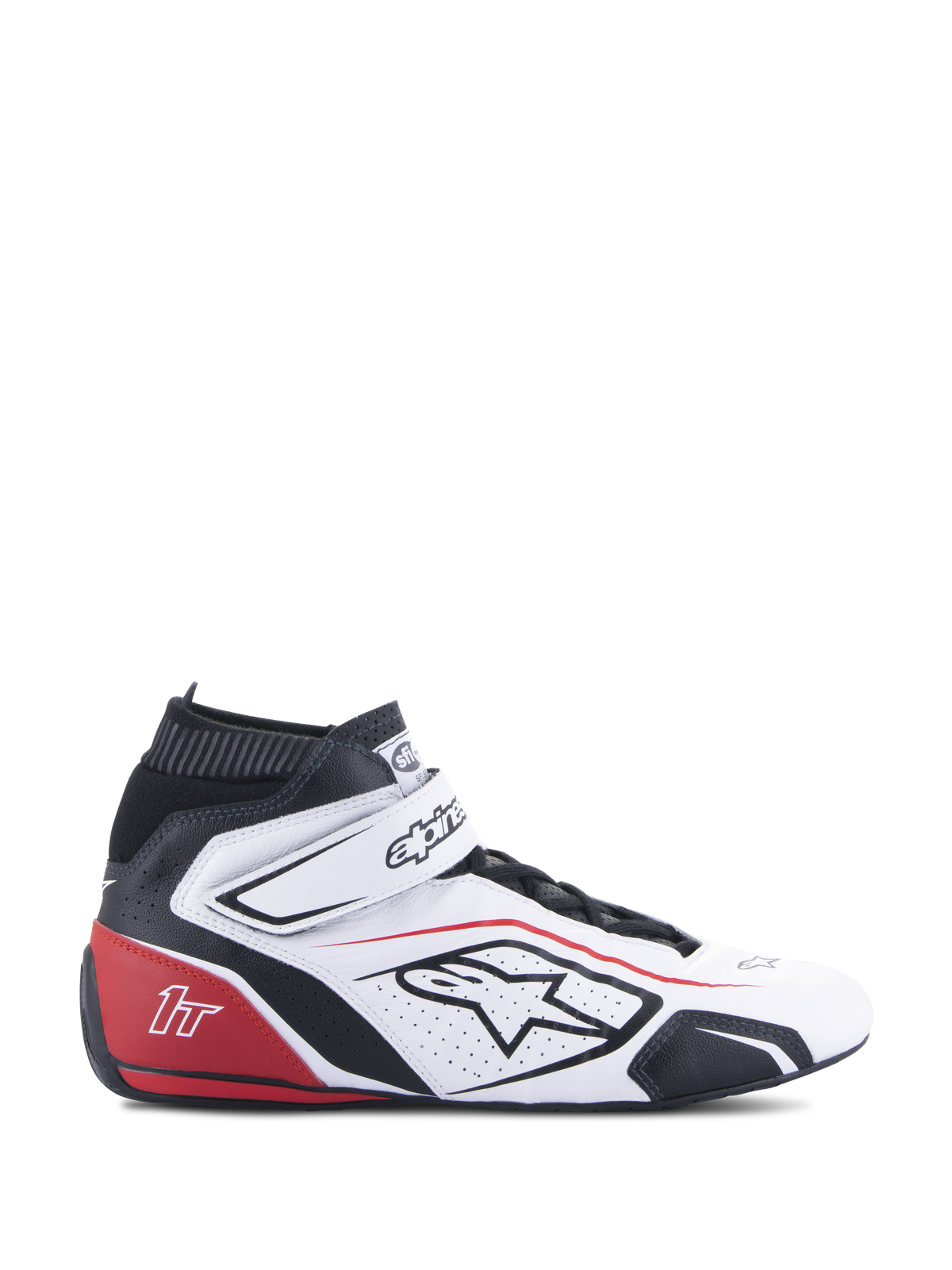 Alpinestars Tech-1 T V3 Shoes FIA, buty do wyścigów samochodowych, białe, czarne i czerwone, widok z profilu, wysoka skórzana konstrukcja z perforowanymi panelami, czerwona sekcja pięty z logo 1T, czarny elastyczny mankiet kostki, regulowane zapięcie na pasek, profesjonalne obuwie motorsportowe