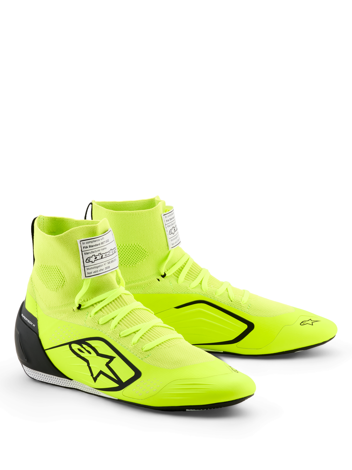Buty Alpinestars Supertech K, buty kartingowe, żółty fluo, czarny i biały, z jaskrawożółtą neonową dzianinową cholewką z czarnym logo gwiazdy, wtryskiwanym zapiętkiem z TPU, białą etykietą FIA na języku i smukłym designem motorsportowym